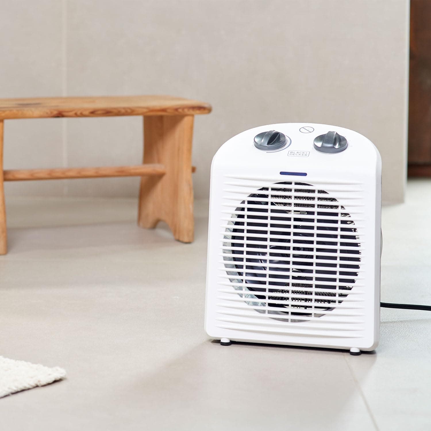 Termoventilatore Da Tavolo Bxsh2000E 2000W Regolabile Protezione Ip21 E Sicurezza Antiribaltamento Black&Decker in Stufe elettriche BricoGo - Marano di Napoli, commercioVirtuoso.it