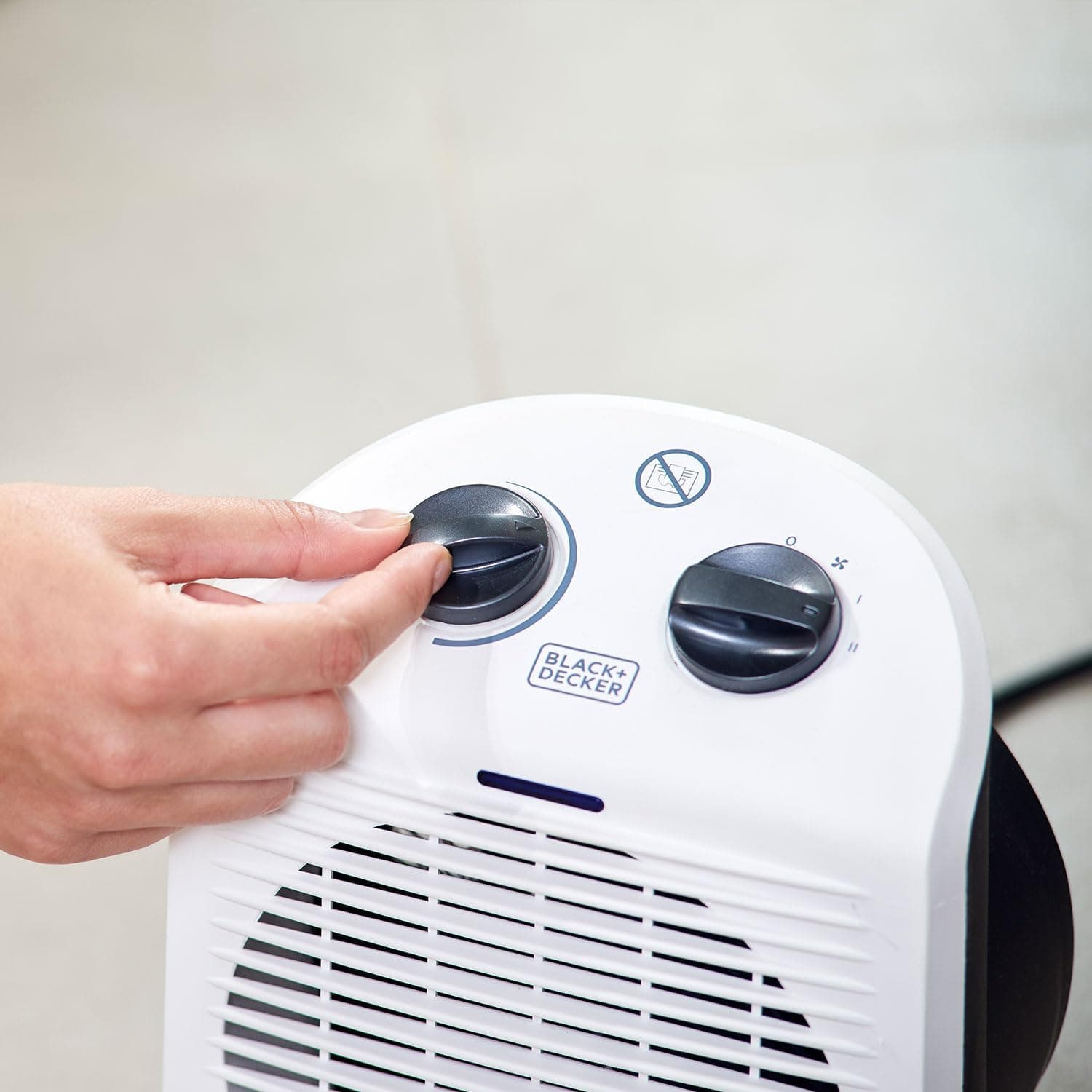 Termoventilatore Da Tavolo Bxsh2000E 2000W Regolabile Protezione Ip21 E Sicurezza Antiribaltamento Black&Decker in Stufe elettriche BricoGo - Marano di Napoli, commercioVirtuoso.it