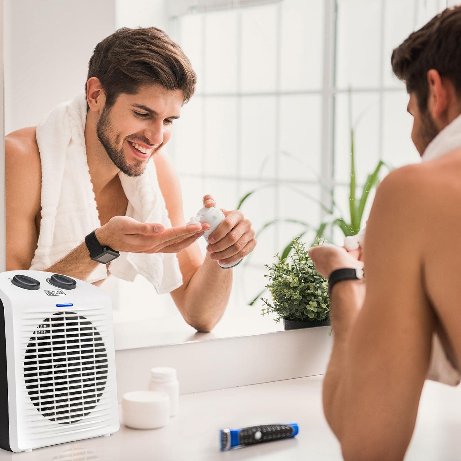 Termoventilatore Da Tavolo Bxsh2000E 2000W Regolabile Protezione Ip21 E Sicurezza Antiribaltamento Black&Decker in Stufe elettriche BricoGo - Marano di Napoli, commercioVirtuoso.it