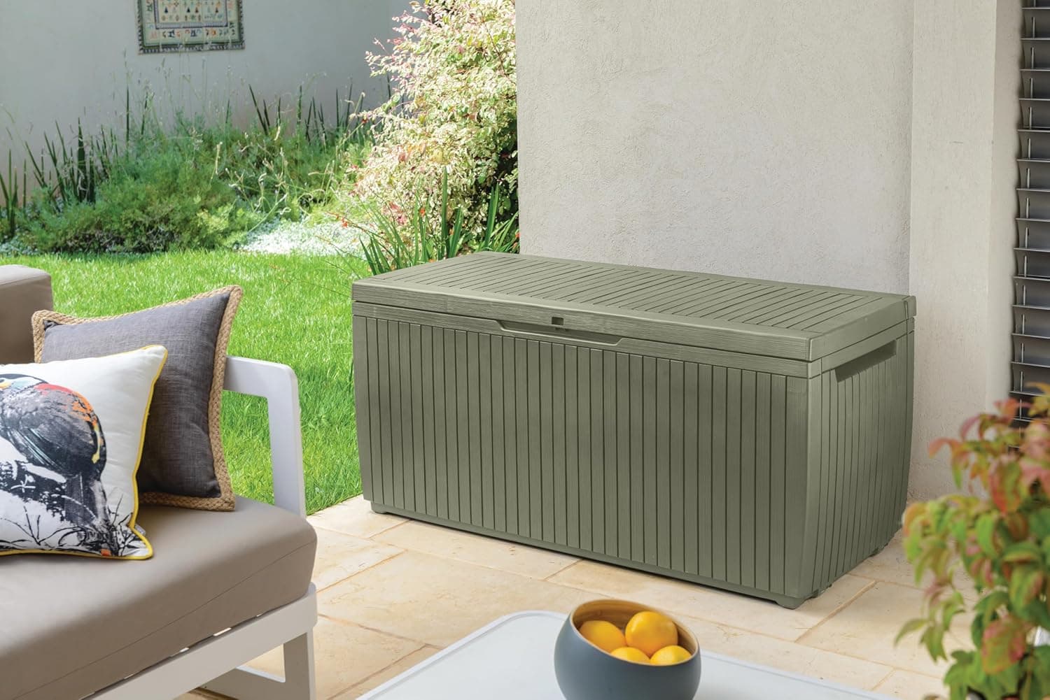 Baule Da Esterno Springwood 123X53,5X57 Cm In Resina Effetto Legno Verde Con Ruote E Struttura In Metallo Keter in Bauli e contenitori BricoGo - Marano di Napoli, commercioVirtuoso.it
