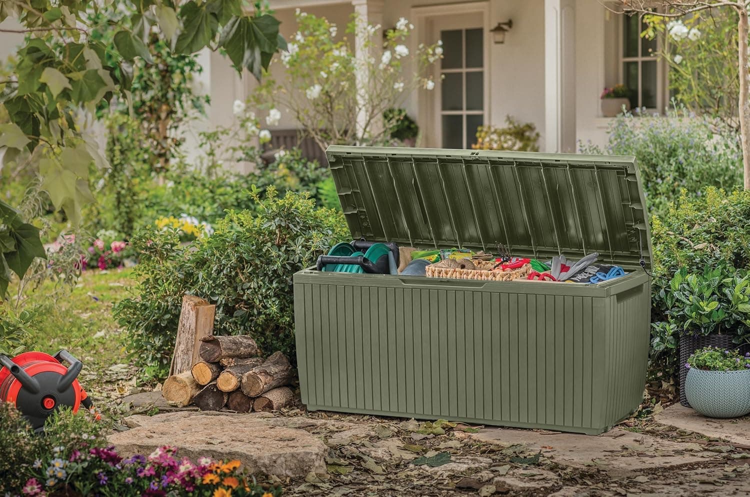 Baule Da Esterno Springwood 123X53,5X57 Cm In Resina Effetto Legno Verde Con Ruote E Struttura In Metallo Keter in Bauli e contenitori BricoGo - Marano di Napoli, commercioVirtuoso.it