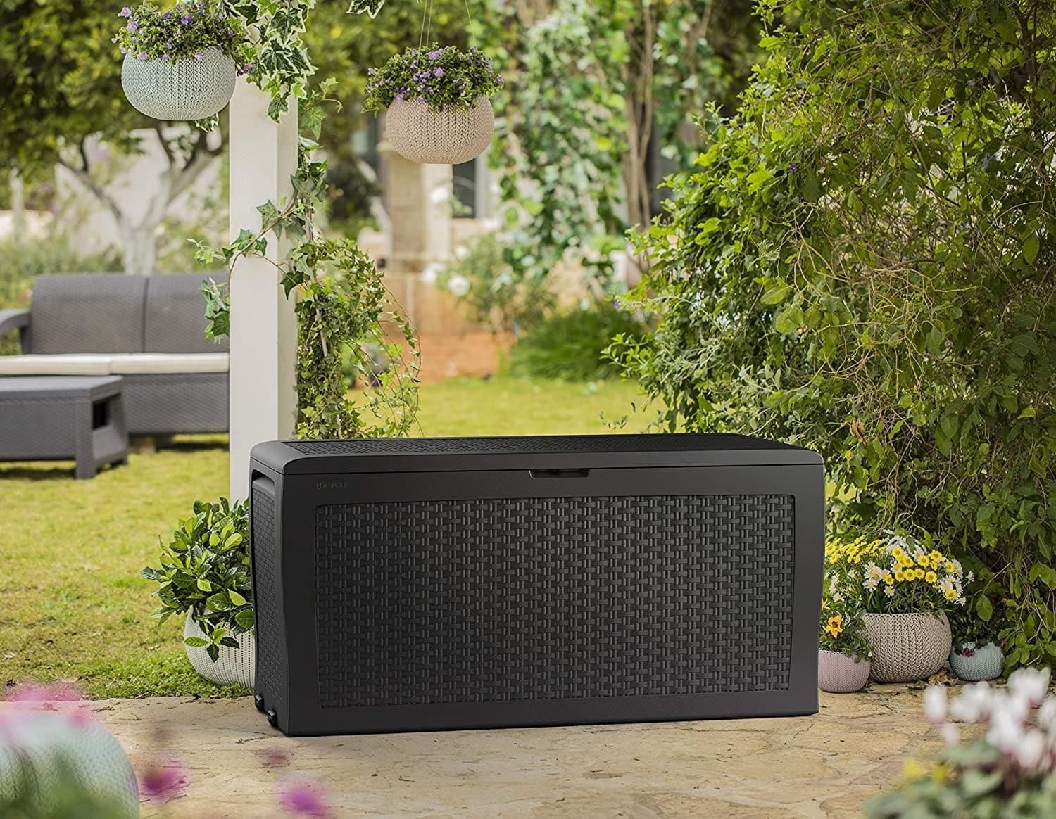 Cassapanca Da Esterno Samoa 270 Litri In Resina Effetto Rattan Con Ruote E Seduta Portata 150 Kg Colore Grafite Keter in Bauli e contenitori BricoGo - Marano di Napoli, commercioVirtuoso.it