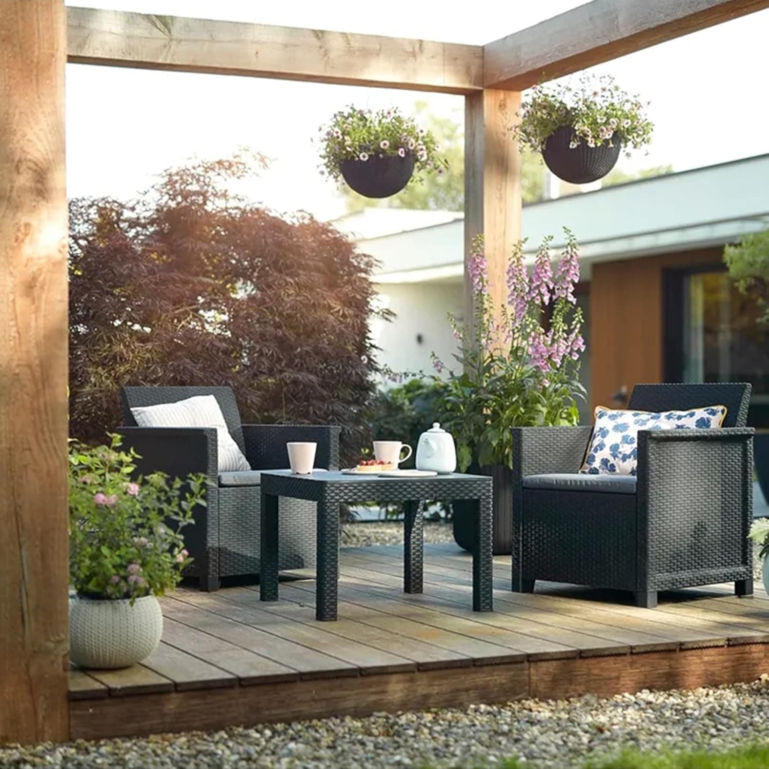 Salottino Da Esterno Emma Balcony Set 3 Pezzi In Resina Effetto Rattan Colore Graphite Con 2 Poltrone E Tavolino Keter in Divanetti BricoGo - Marano di Napoli, commercioVirtuoso.it