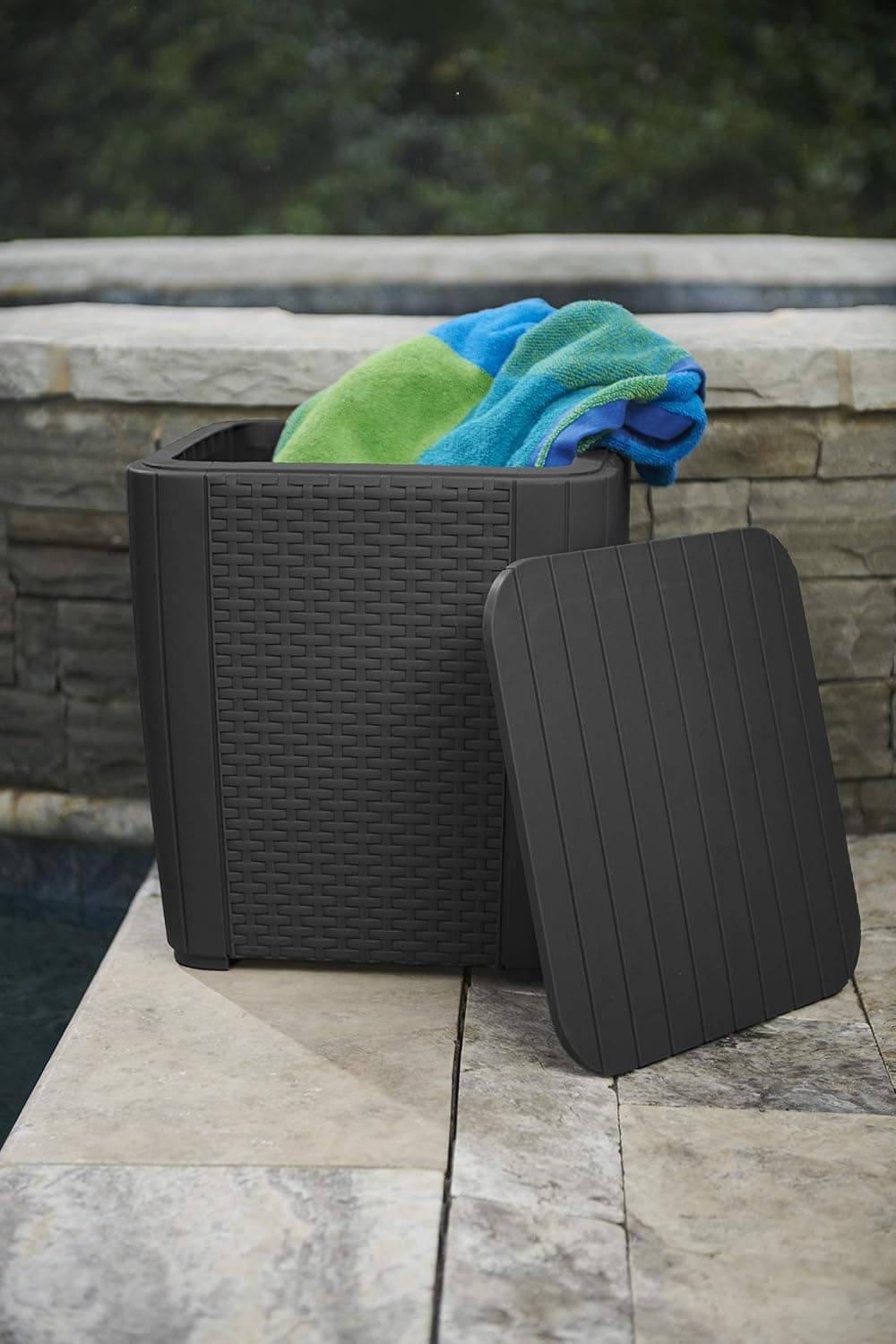Salottino Da Giardino 3 Pezzi Con 2 Poltrone E Tavolino Contenitore Effetto Rattan Colore Grafite Iowa Balcony Keter in Divanetti BricoGo - Marano di Napoli, commercioVirtuoso.it