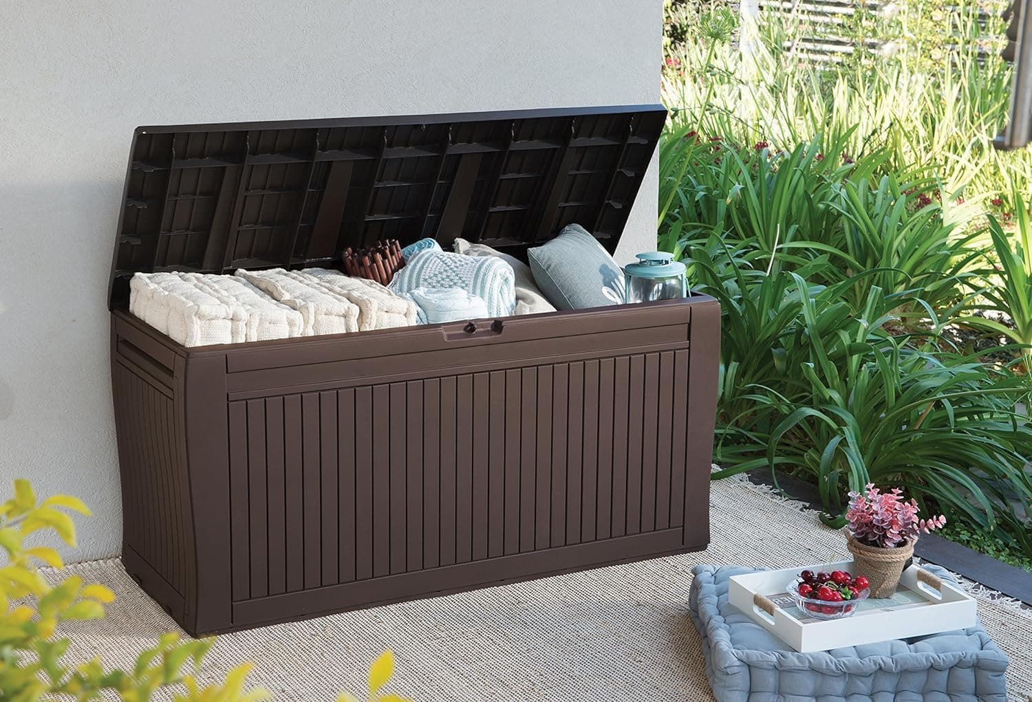 Baule Da Esterno In Resina Con Ruote E Maniglie Colore Marrone 117X45X57 Cm Portata 220 Kg Comfy Keter in Bauli BricoGo - Marano di Napoli, commercioVirtuoso.it