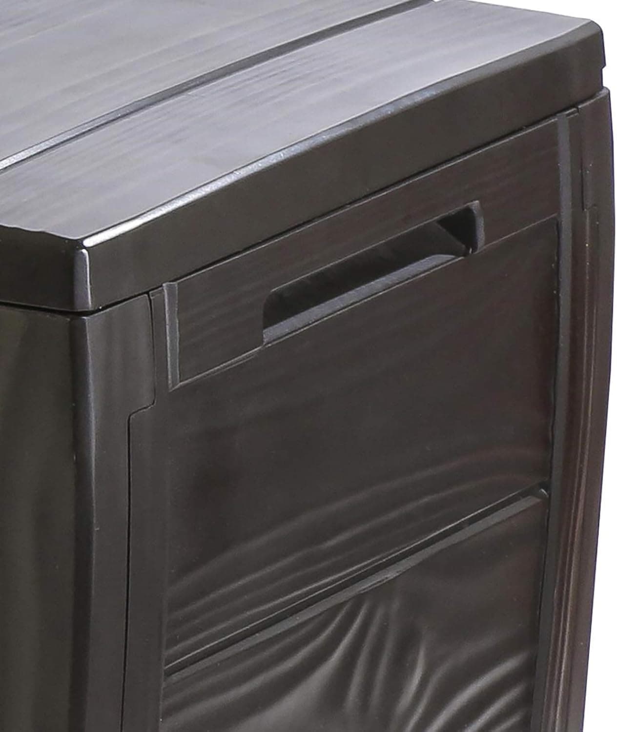 Baule Da Giardino In Resina Effetto Legno Con Ruote E Chiusura Lucchettabile Colore Marrone Sherwood Keter in Bauli e contenitori BricoGo - Marano di Napoli, commercioVirtuoso.it
