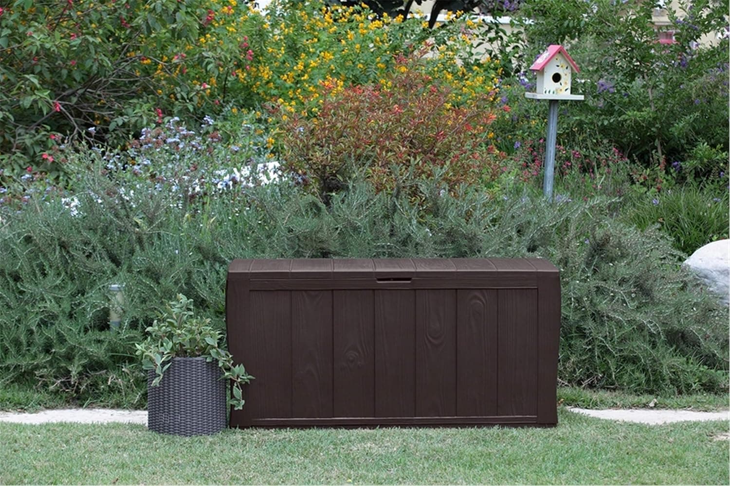 Baule Da Giardino In Resina Effetto Legno Con Ruote E Chiusura Lucchettabile Colore Marrone Sherwood Keter in Bauli e contenitori BricoGo - Marano di Napoli, commercioVirtuoso.it