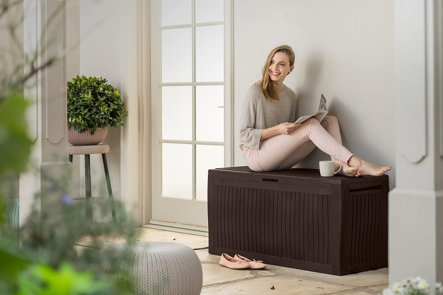 Baule Portatutto In Resina Effetto Legno Con Maniglie E Rotelle Comfy Keter in Bauli e contenitori BricoGo - Marano di Napoli, commercioVirtuoso.it