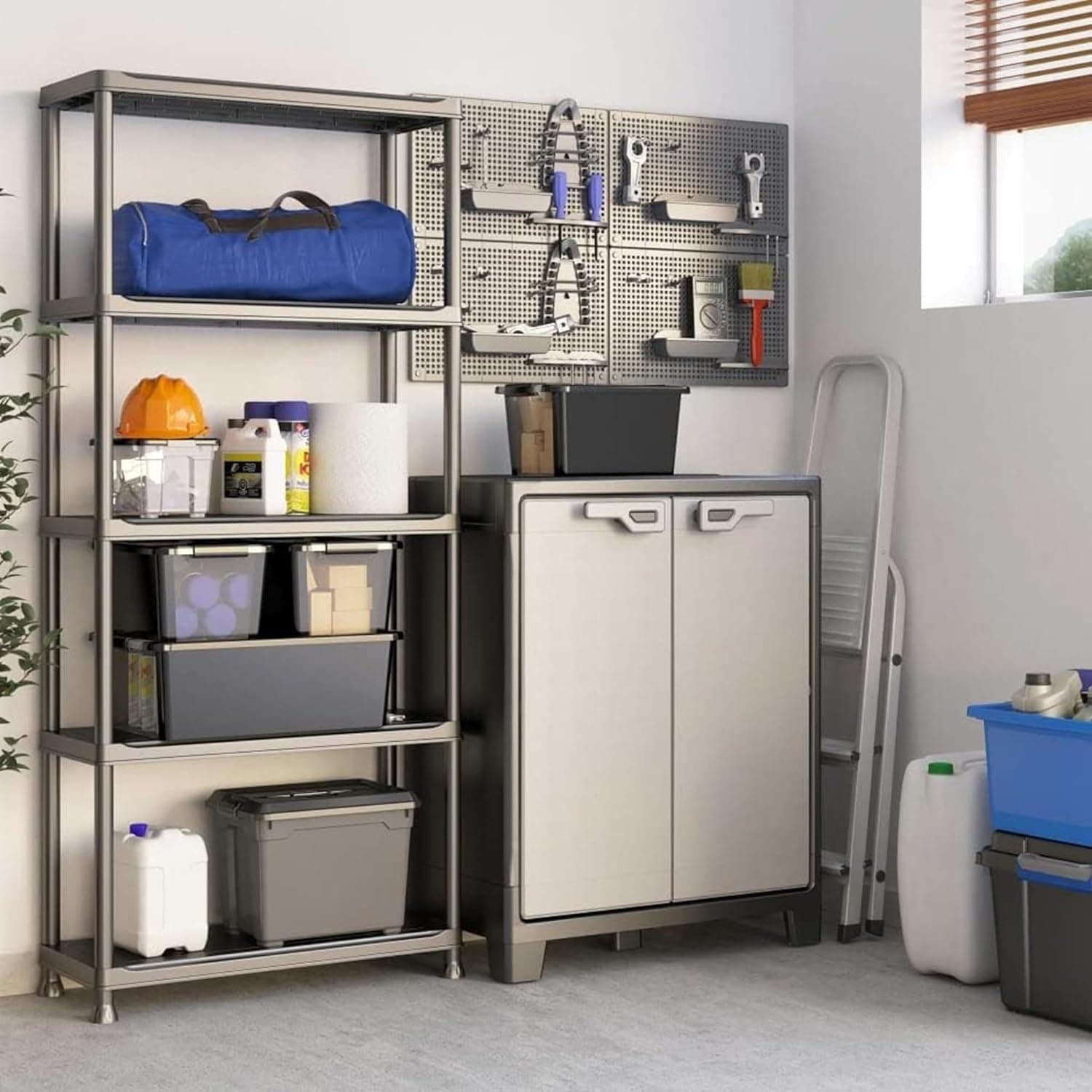 Armadio Basso Titan Xl In Resina Con 3 Ripiani Regolabili Colore Antracite Grigio Keter in Armadi BricoGo - Marano di Napoli, commercioVirtuoso.it