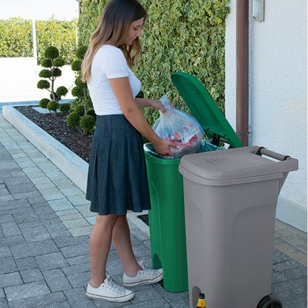 Bidone Urban Eco System Con Pedale Lt.80- - Cm.51X40X79,5H. - Grigio Polvere - 1 Pezzi Stefanplast in Pattumiere da cucina BricoGo - Marano di Napoli, commercioVirtuoso.it