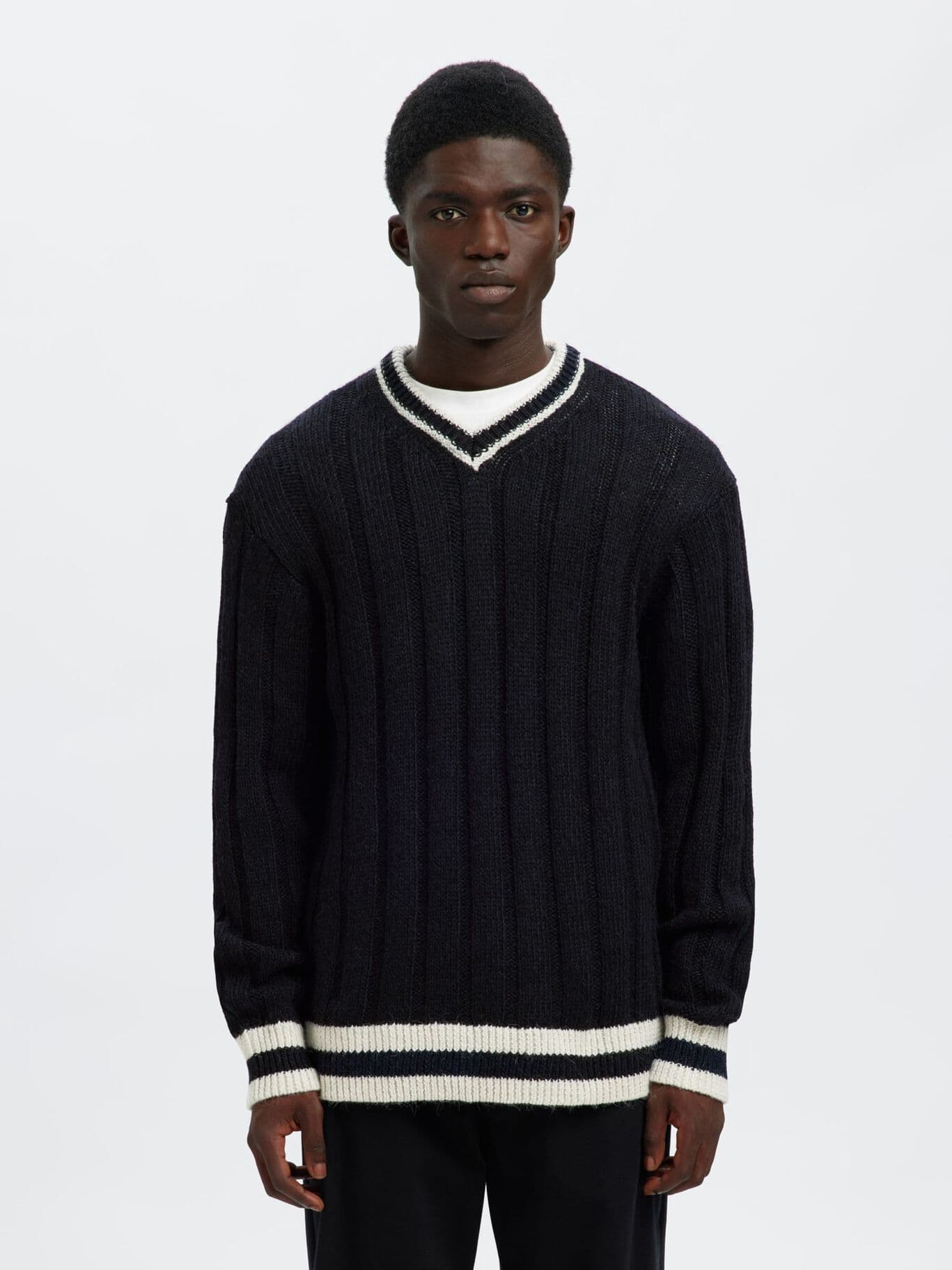 SELECTED Magliaa scollo V Uomo Selected SLHROY LS KNIT RELAXED da uomo in Maglioni Drestige - Casamassima, commercioVirtuoso.it