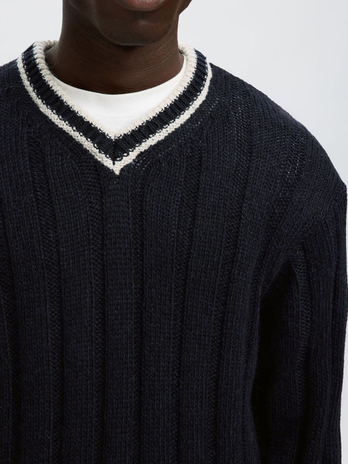 SELECTED Magliaa scollo V Uomo Selected SLHROY LS KNIT RELAXED da uomo in Maglioni Drestige - Casamassima, commercioVirtuoso.it