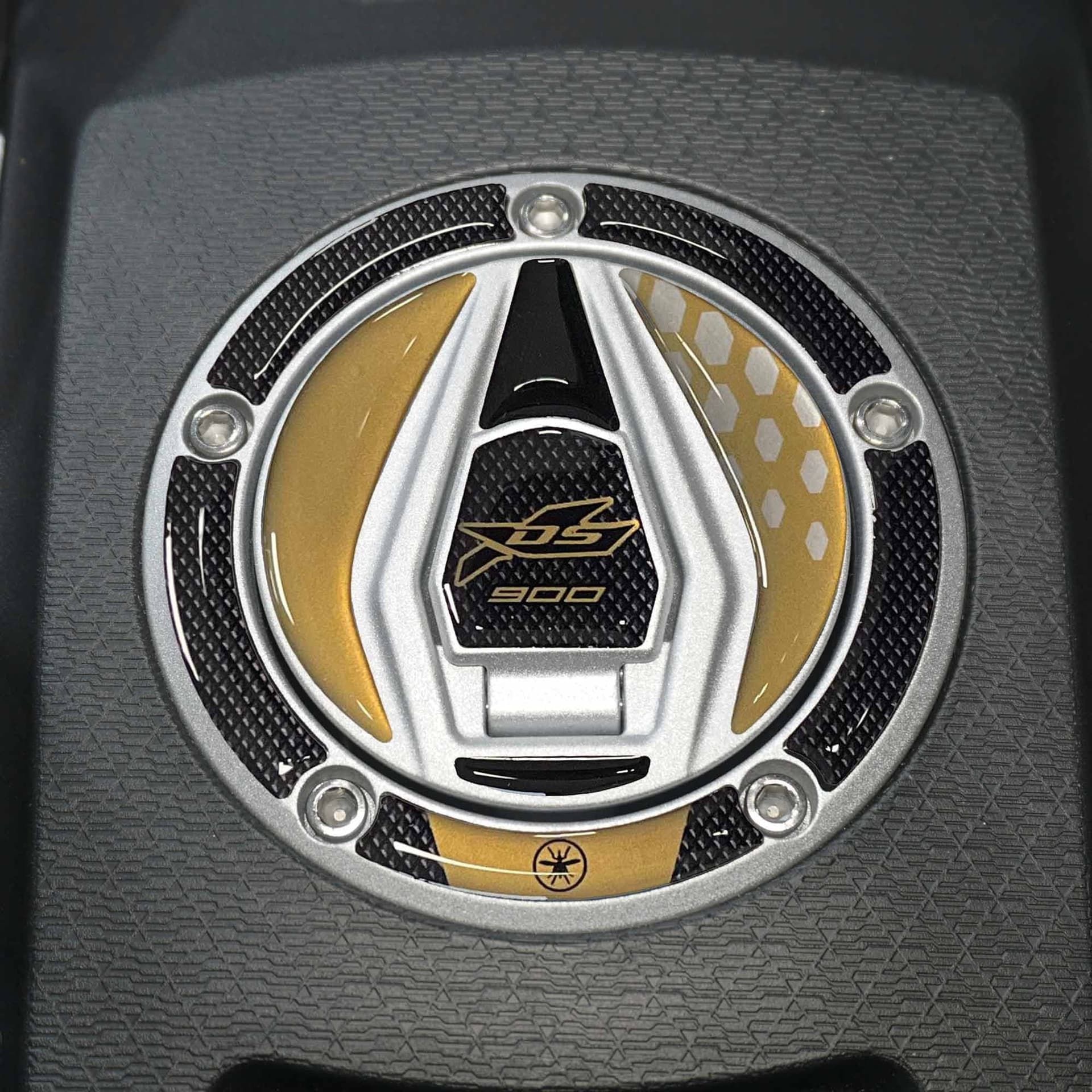 Adesivo Protezione tappo serbatoio moto compatibile con Voge Valico 900DSX 2024 in Decalcomanie adesivi e magneti LabelBike - Bibbiano, commercioVirtuoso.it