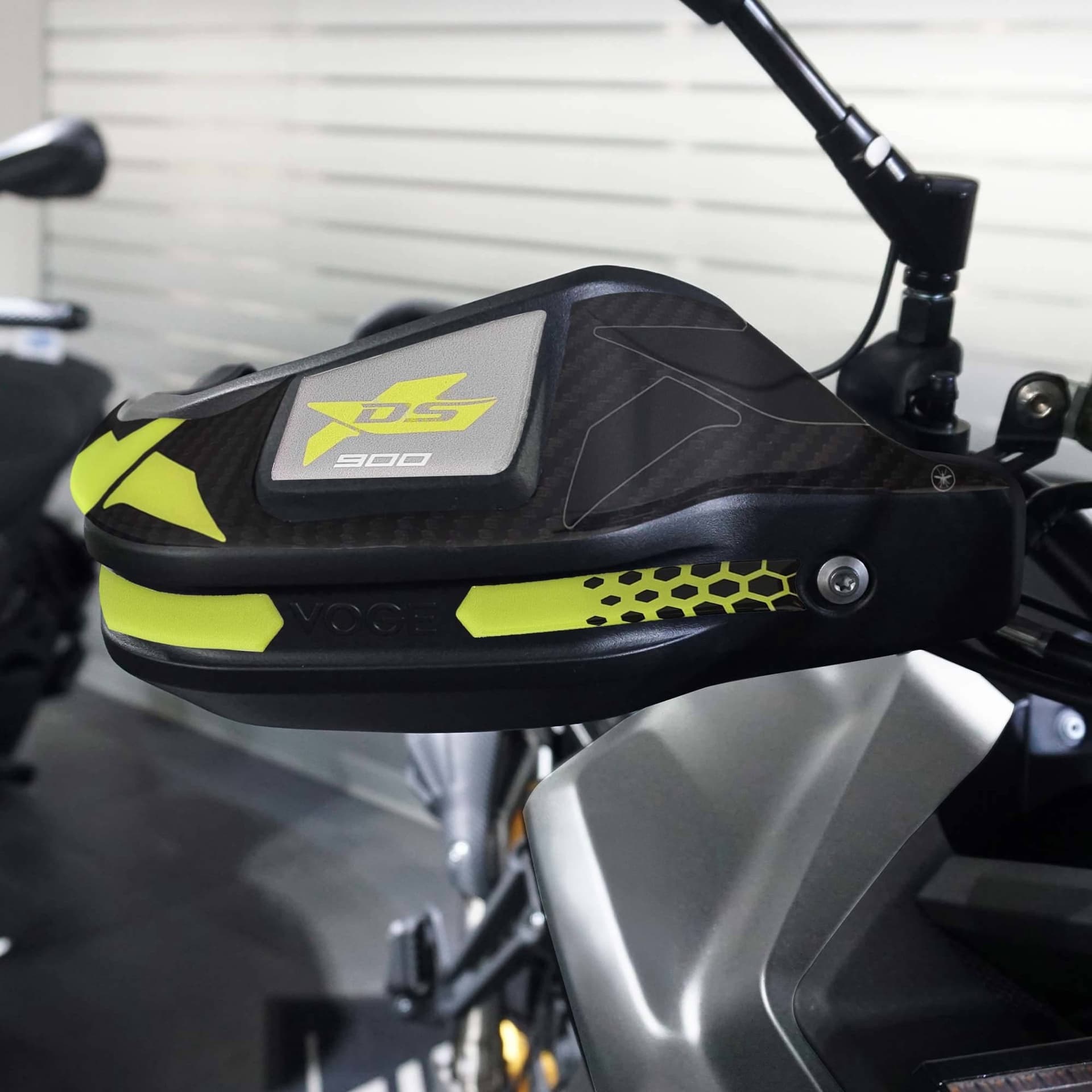Adesivi 3D Protezioni Paramani moto compatibili con Voge Valico 900DSX 2024 in Paraserbatoio LabelBike - Bibbiano, commercioVirtuoso.it