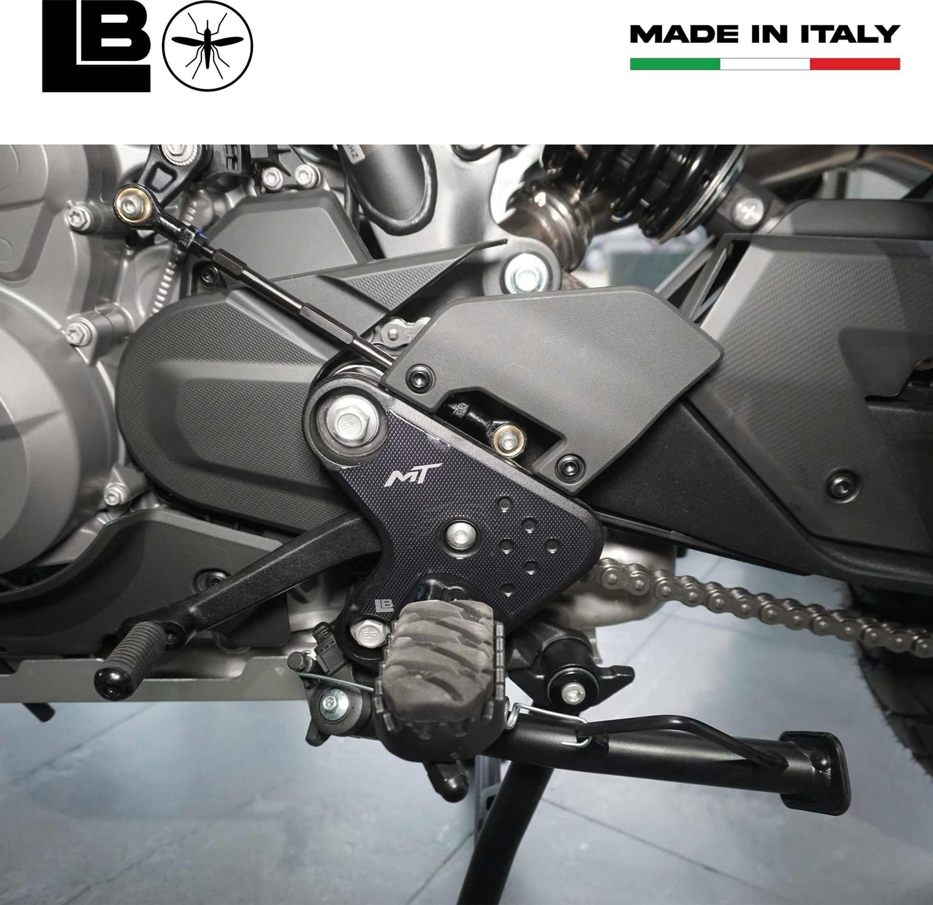 Adesivo Resina Gel 3D Protezione Battitacco moto compatibile con CFMOTO 800MT in Decalcomanie adesivi e magneti LabelBike - Bibbiano, commercioVirtuoso.it