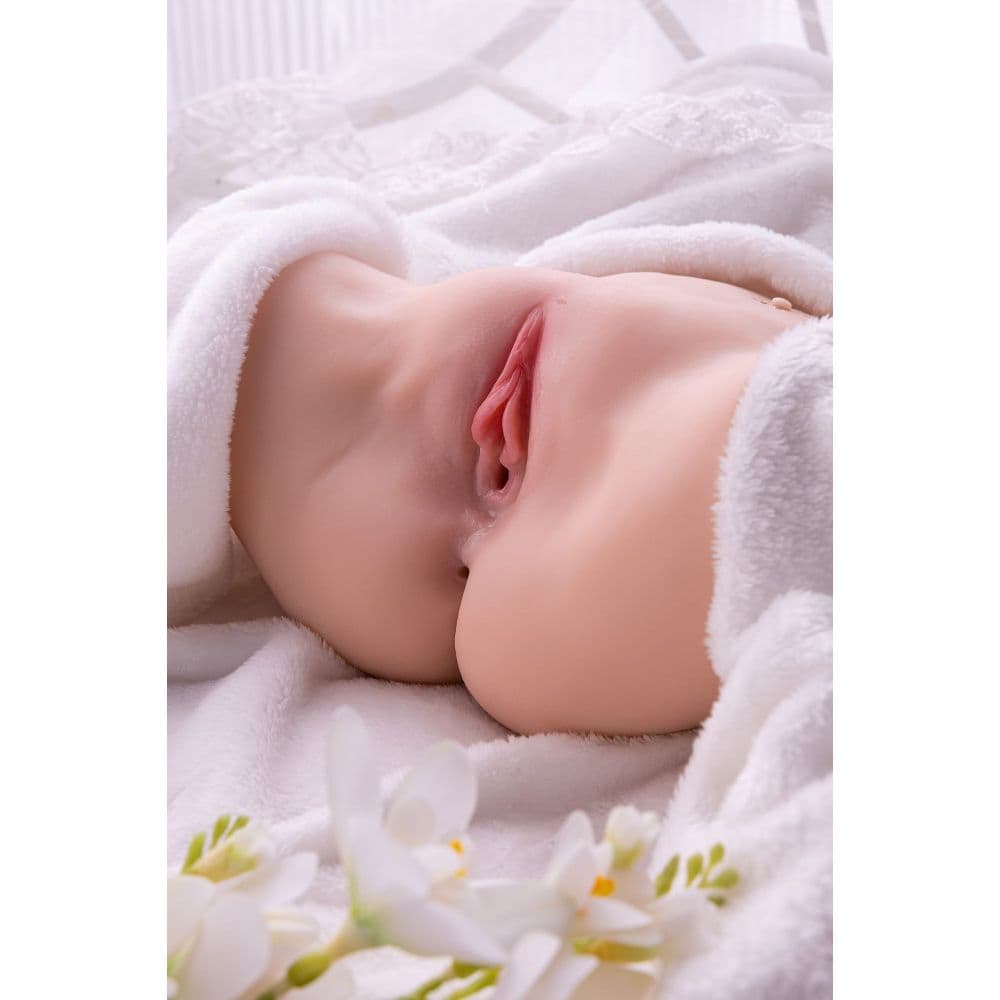 Masturbatore realistico Tracy con ano e vagina vibrante vibrazione 2,9 kg in Massaggiatori elettrici manuali Kondorama - Martinsicuro, commercioVirtuoso.it