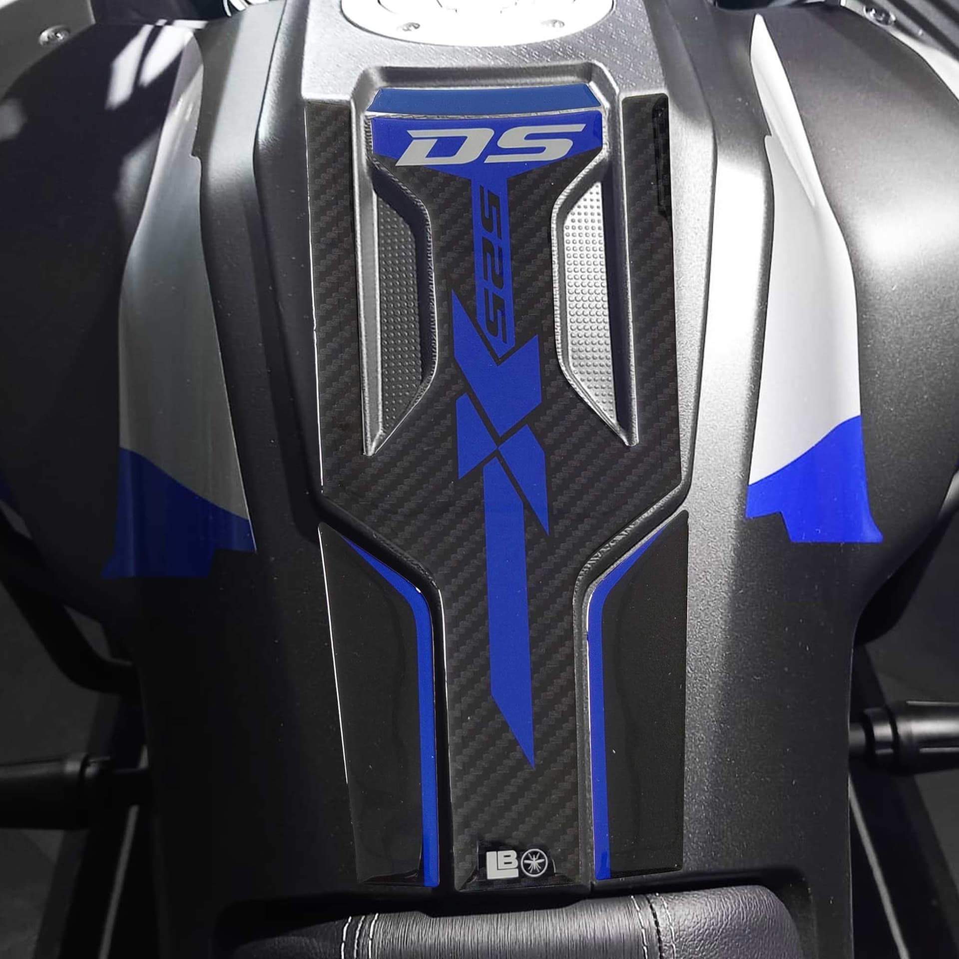 Adesivo 3D serbatoio moto paraserbatoio compatibile con Voge Valico 525DSX 2024 in Decalcomanie adesivi e magneti LabelBike - Bibbiano, commercioVirtuoso.it