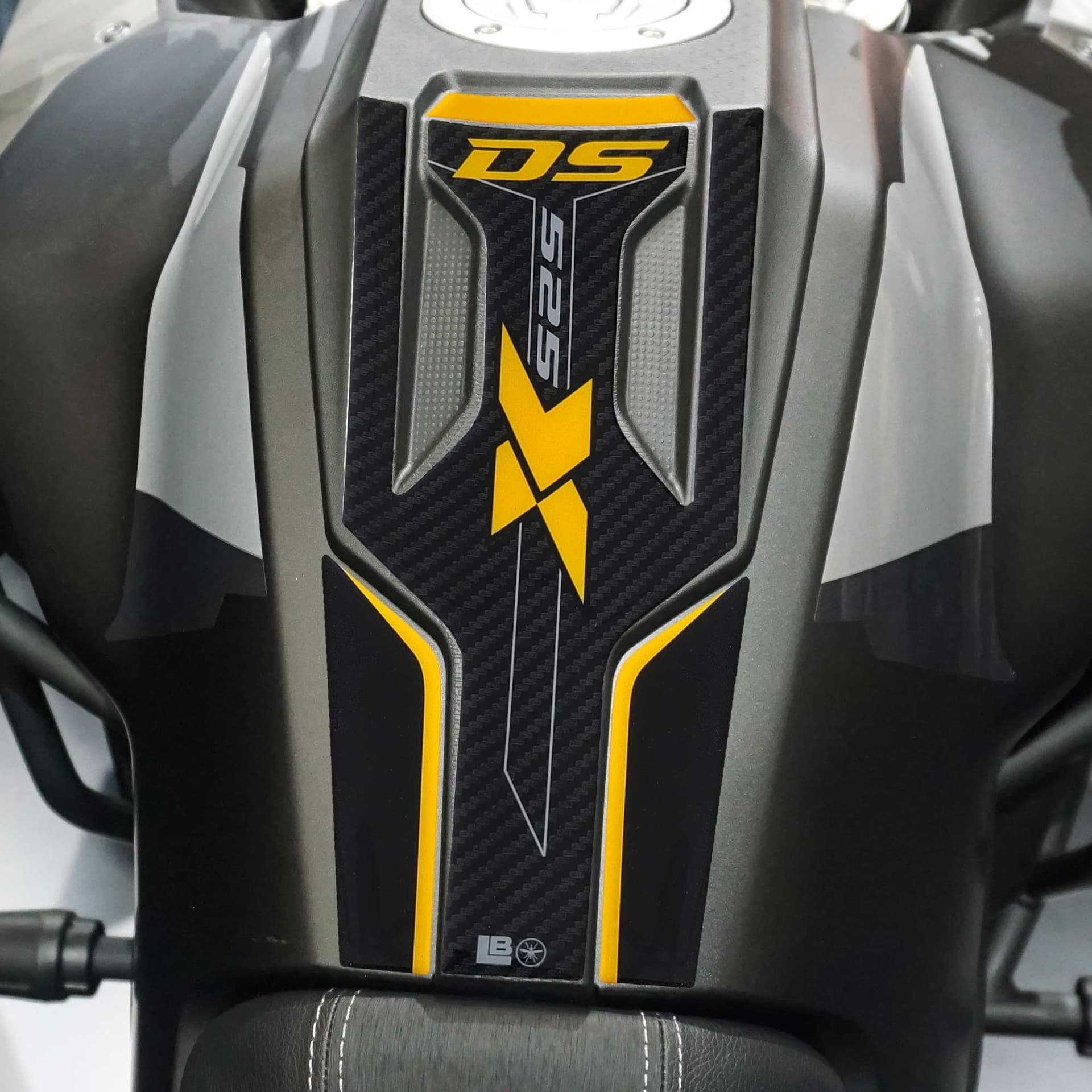 Adesivo 3D serbatoio moto paraserbatoio compatibile con Voge Valico 525DSX 2024 in Decalcomanie adesivi e magneti LabelBike - Bibbiano, commercioVirtuoso.it
