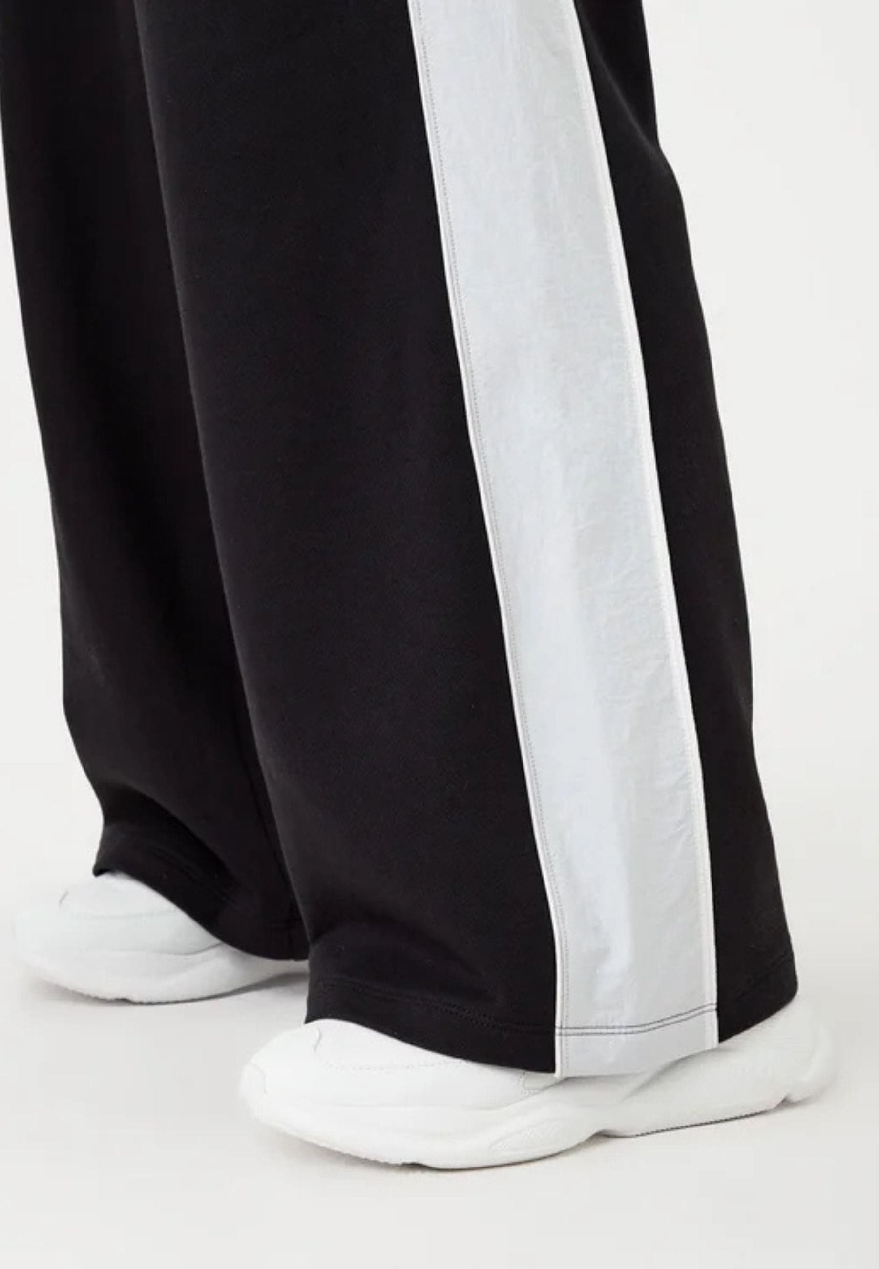 Hugo HUGO PANTALONE NELLA_B da donna in Pantaloni Drestige - Casamassima, commercioVirtuoso.it