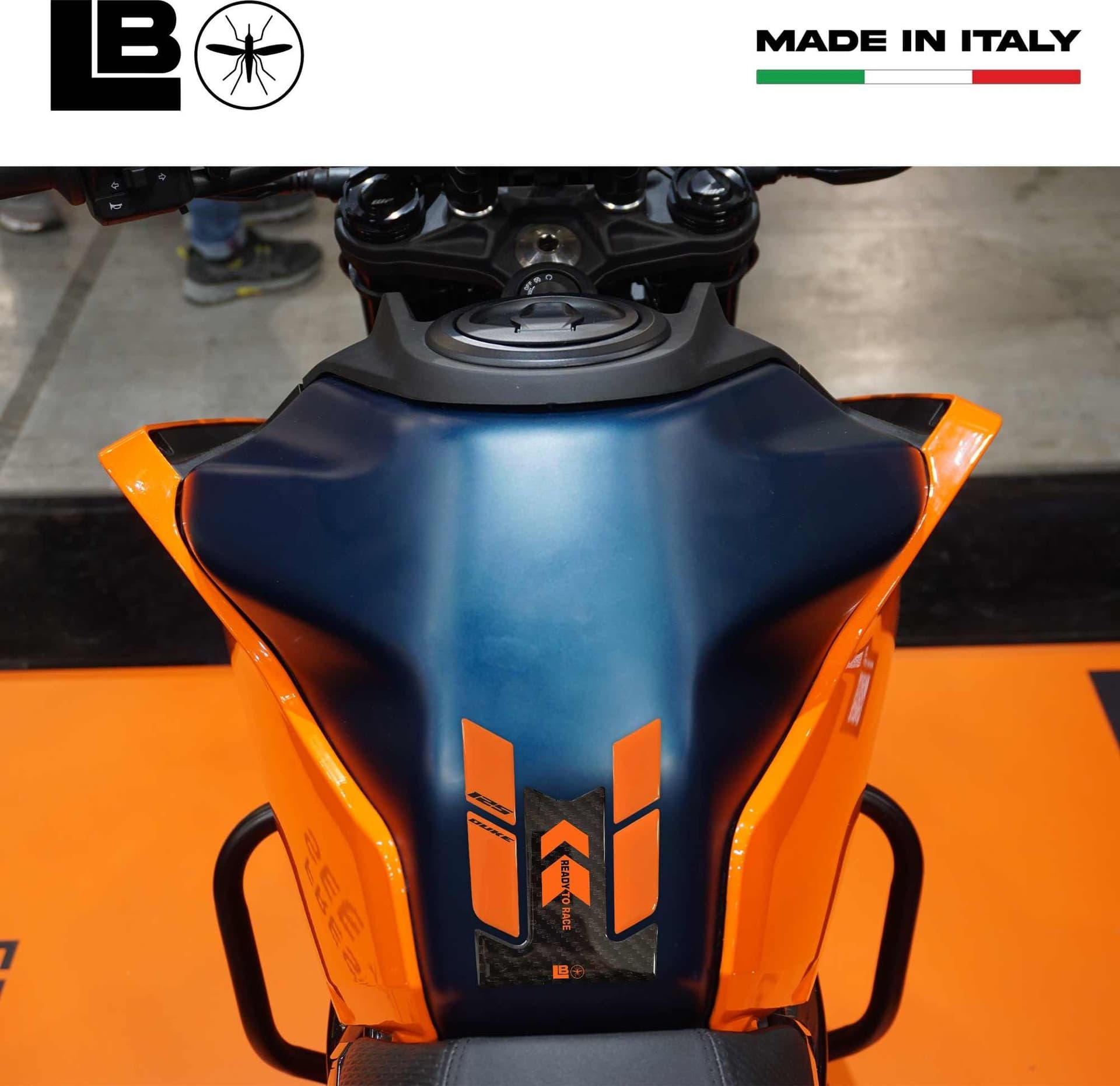 Paraserbatoio Adesivo 3D Protezione moto compatibile con KTM 125 Duke 2024-2025 in Paraserbatoio LabelBike - Bibbiano, commercioVirtuoso.it