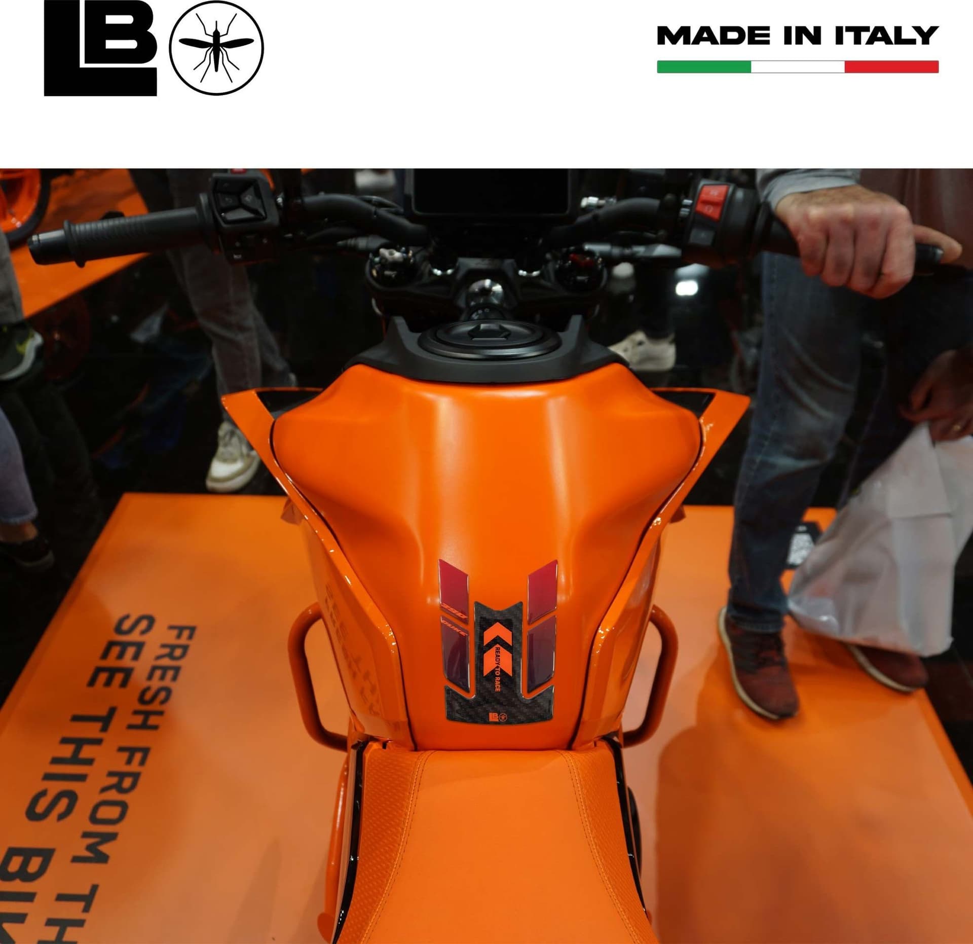 Paraserbatoio Adesivo 3D Protezione moto compatibile con KTM 390 Duke 2024-2025 in Paraserbatoio LabelBike - Bibbiano, commercioVirtuoso.it