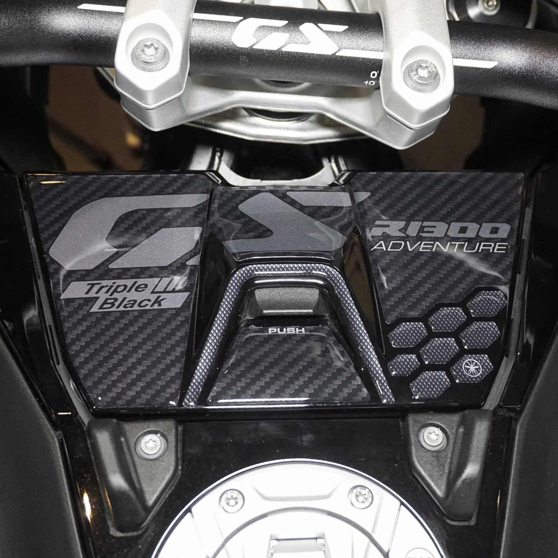 Adesivo 3D Sportellino Serbatoio moto compatibile con BMW R1300GS Adventure in Decalcomanie adesivi e magneti LabelBike - Bibbiano, commercioVirtuoso.it