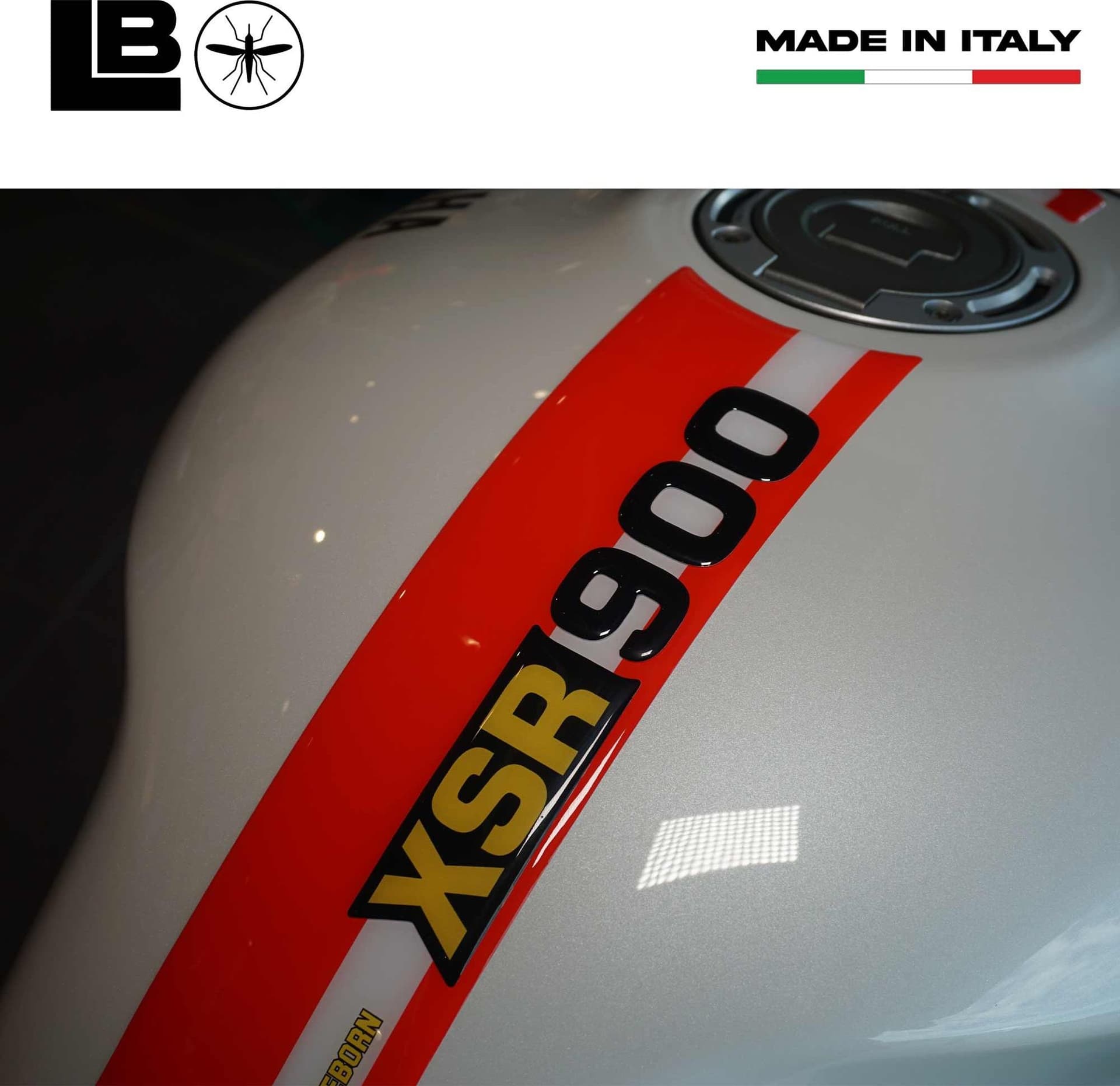 Adesivo 3D Paraserbatoio moto compatibile con Yamaha XSR 900 2022-25 Legend Red in Decalcomanie adesivi e magneti LabelBike - Bibbiano, commercioVirtuoso.it