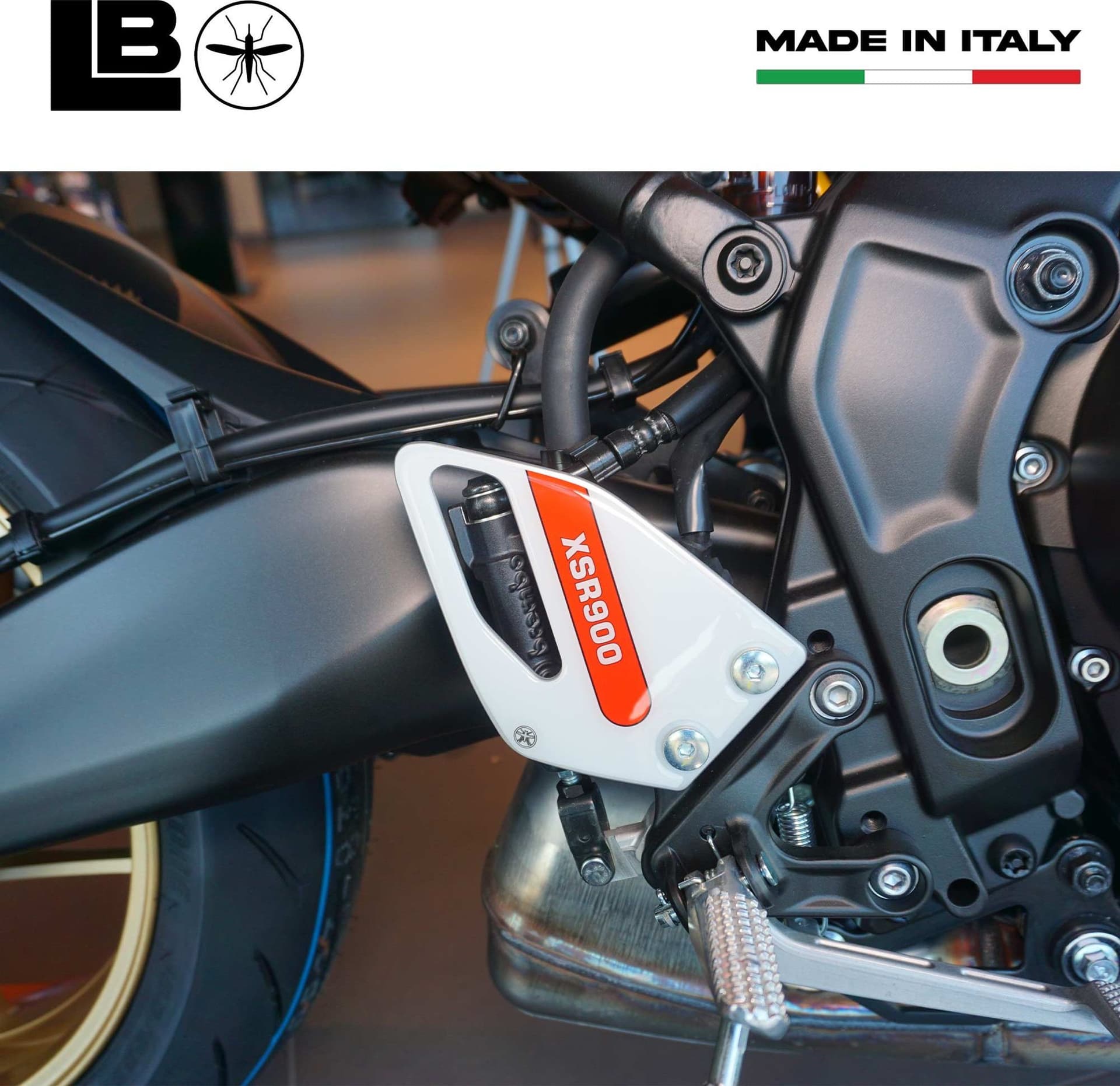 Adesivi 3D Protezioni Battitacco Moto compatibili con Yamaha XSR 900 2022 red in Paraserbatoio LabelBike - Bibbiano, commercioVirtuoso.it
