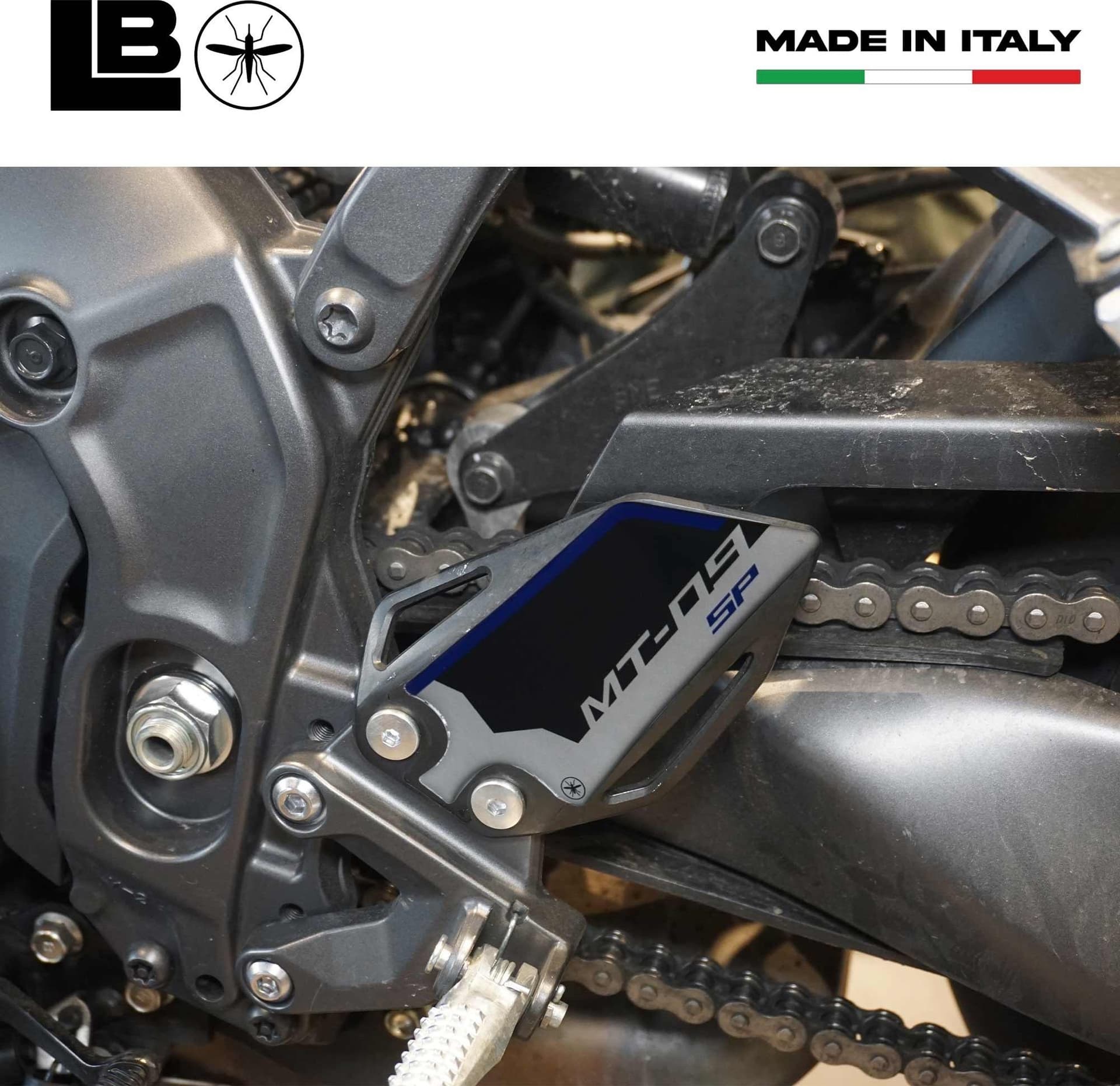 Adesivi 3D Protezioni Battitacco moto compatibili con Yamaha MT-09 2024-2025 in Decalcomanie adesivi e magneti LabelBike - Bibbiano, commercioVirtuoso.it