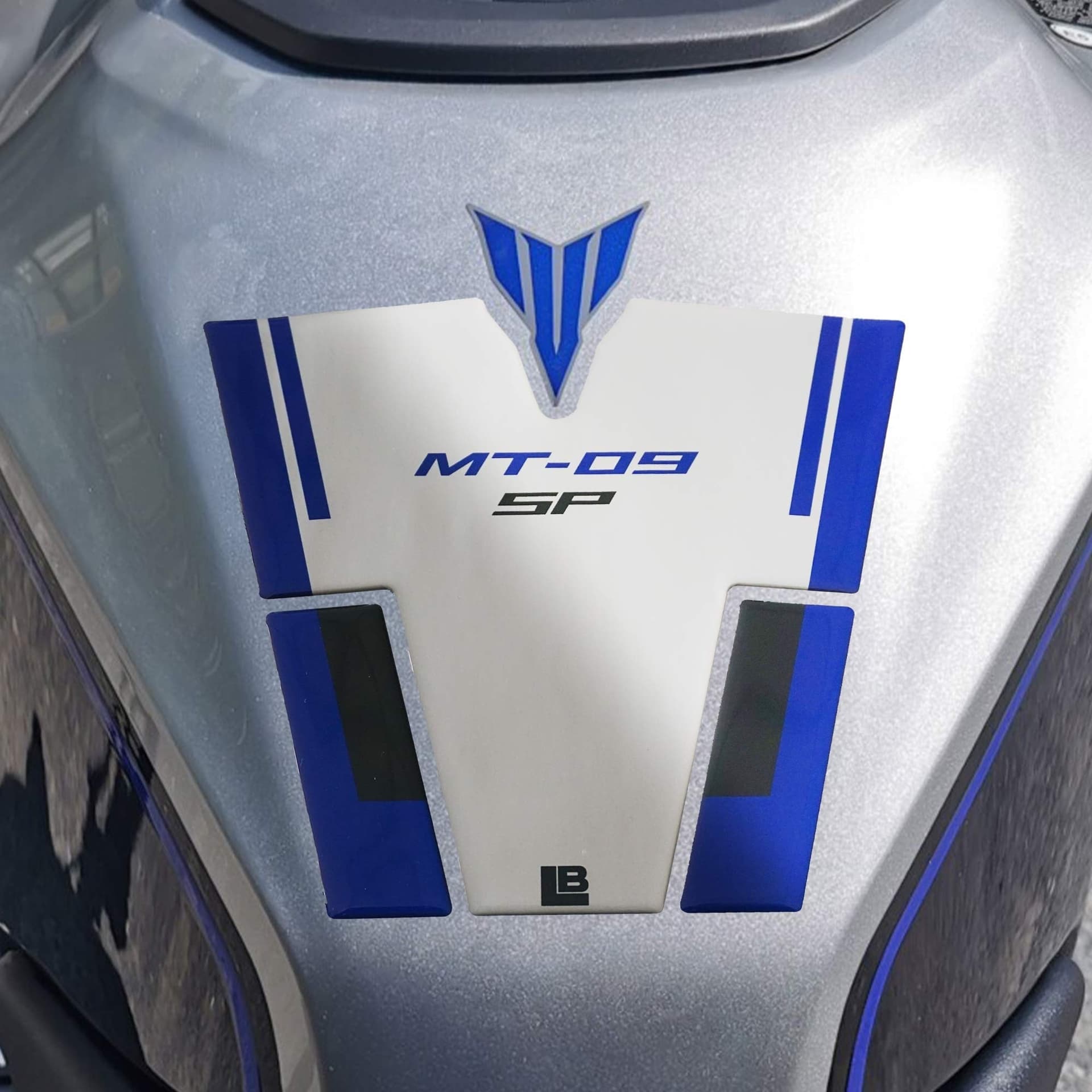 Paraserbatoio Adesivo 3D Protezione moto compatibile con Yamaha MT 09 2024-25 in Paraserbatoio LabelBike - Bibbiano, commercioVirtuoso.it