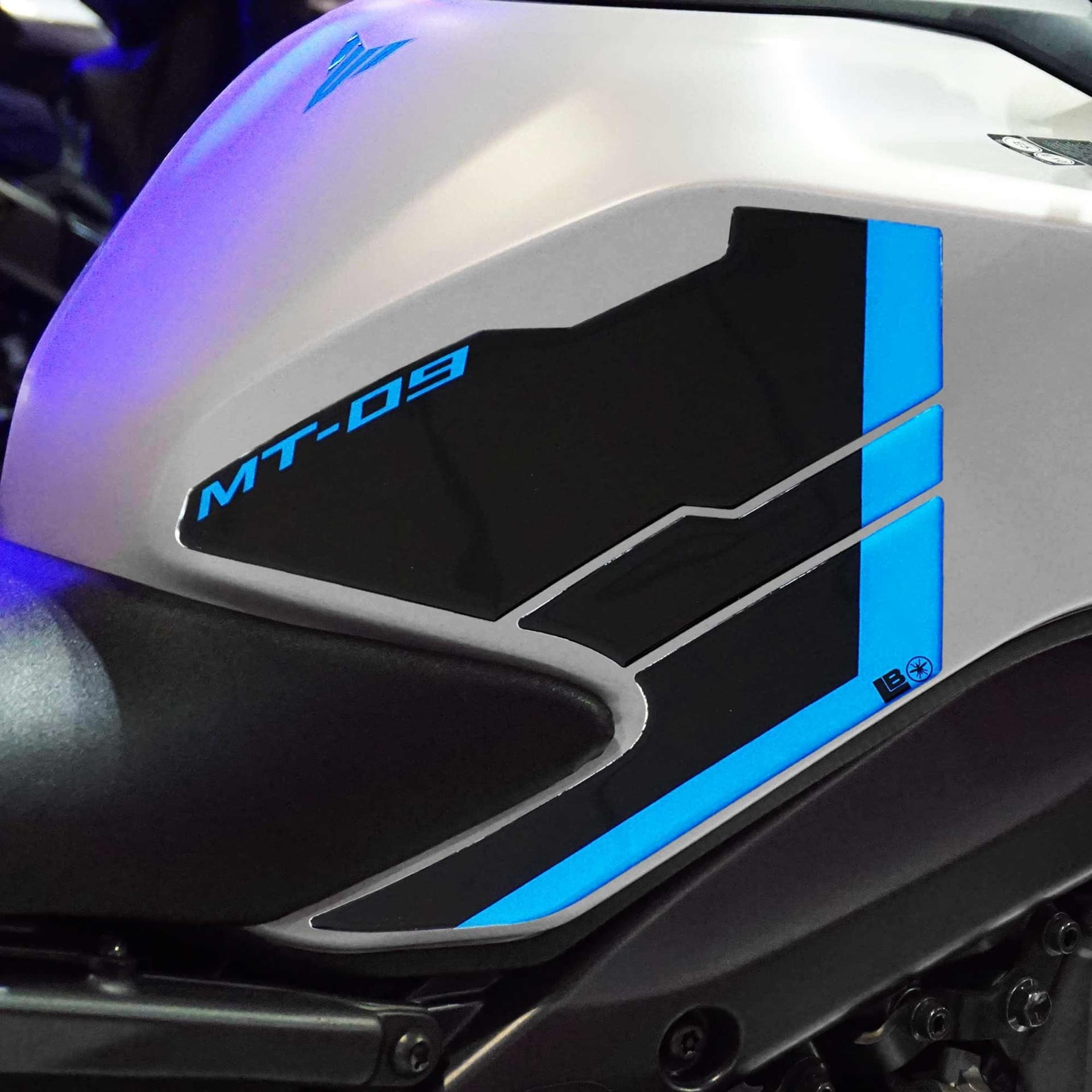 Adesivi 3D Protezioni Laterali moto compatibili con Yamaha MT-09 2024-2025 in Decalcomanie adesivi e magneti LabelBike - Bibbiano, commercioVirtuoso.it