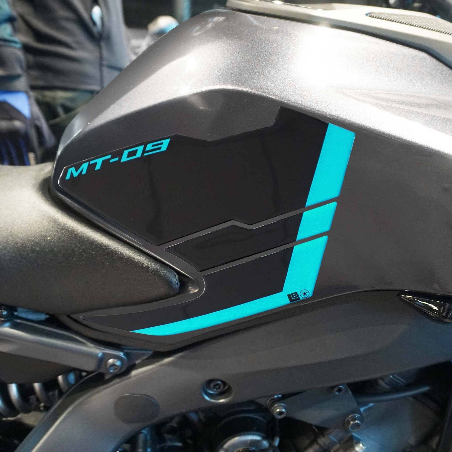 Adesivi 3D Protezioni Laterali moto compatibili con Yamaha MT-09 2024-2025 in Decalcomanie adesivi e magneti LabelBike - Bibbiano, commercioVirtuoso.it