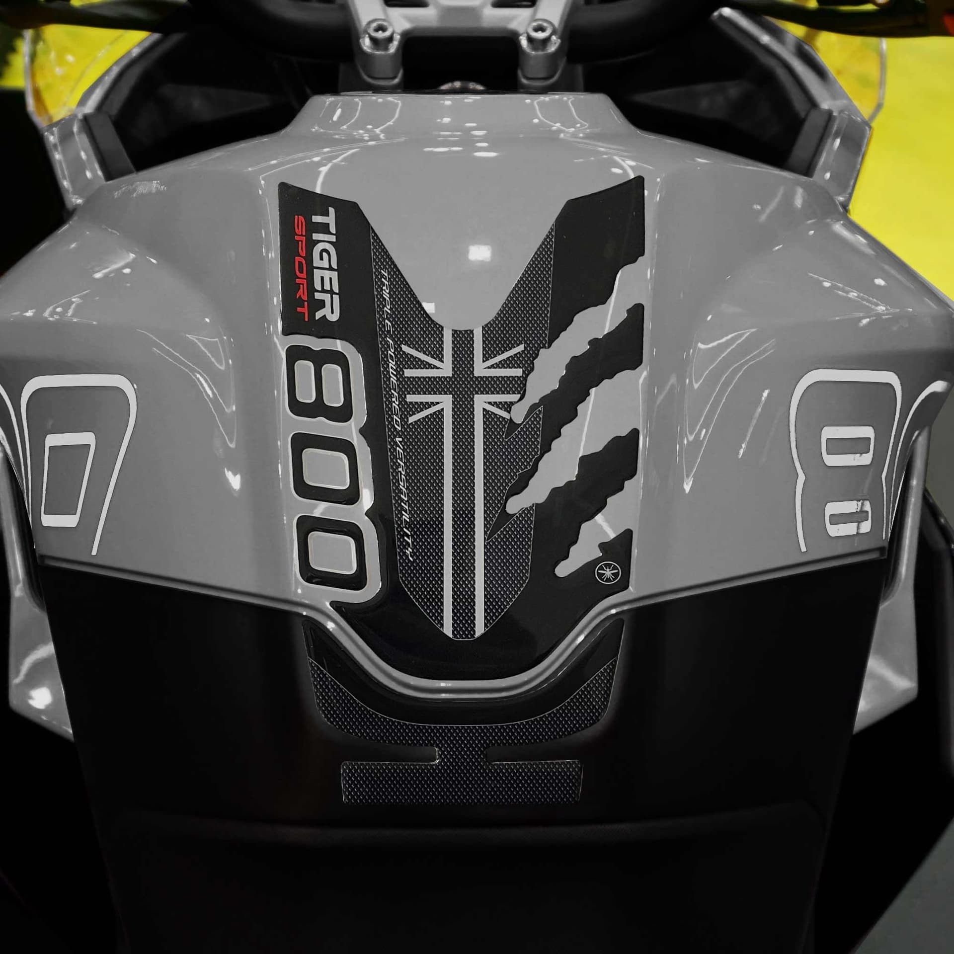 Paraserbatoio Protezione Adesivo 3D compatibile con Triumph Tiger 800 Sport 2025 in Decalcomanie adesivi e magneti LabelBike - Bibbiano, commercioVirtuoso.it