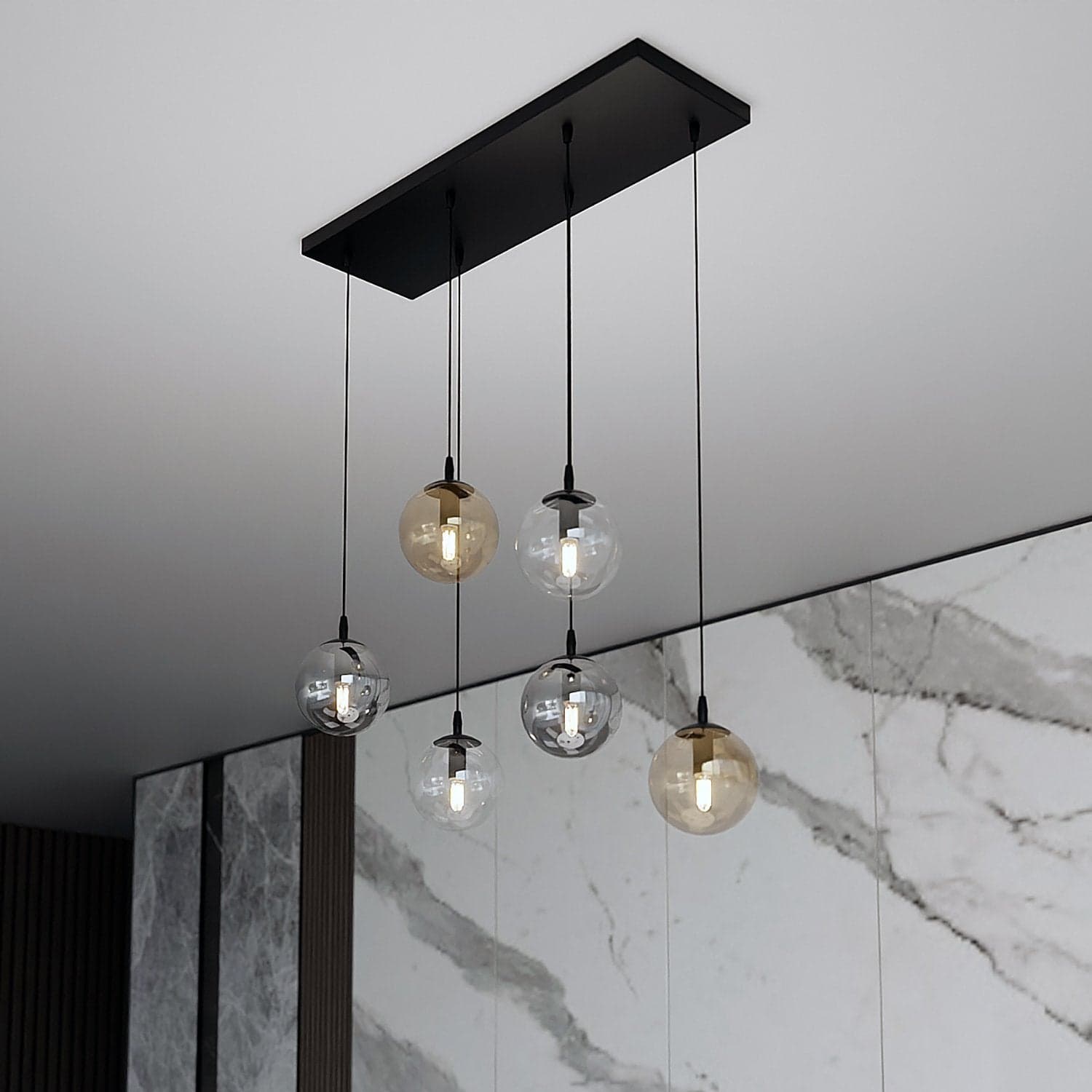 Sospensione Moderna 6 Luci Cosmo In Acciaio Nero E Sfere In Vetro Multicolor in Lampade a sospensione LuceArt - Montecorvino Pugliano, commercioVirtuoso.it