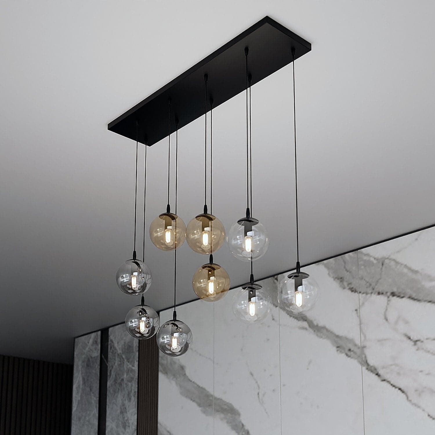 Sospensione Moderna 9 Luci Cosmo In Acciaio Nero E Sfere In Vetro Multicolor in Lampade a sospensione LuceArt - Montecorvino Pugliano, commercioVirtuoso.it