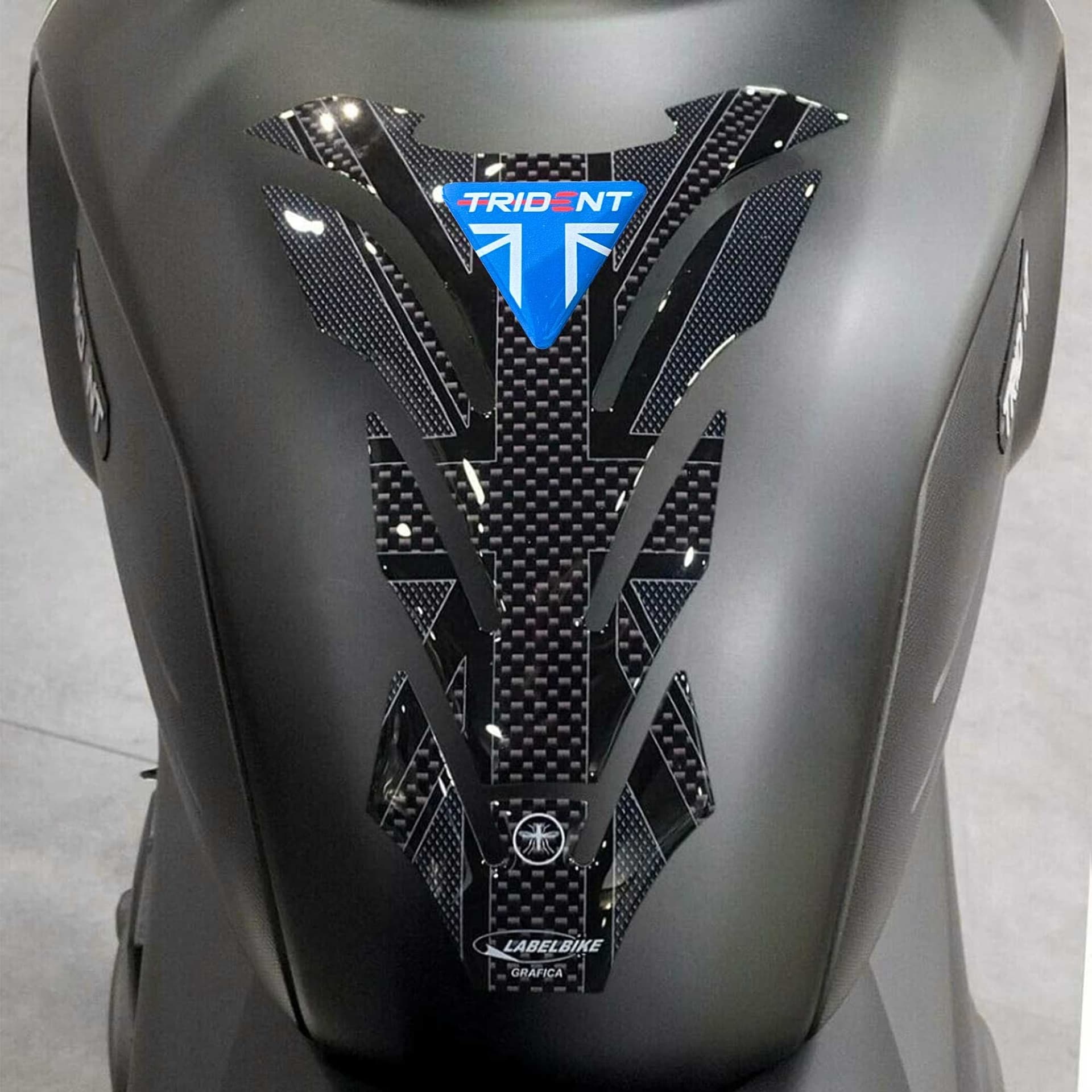Paraserbatoio in resina 3D per moto compatibile con Triumph Trident 660 2021-24 in Paraserbatoio LabelBike - Bibbiano, commercioVirtuoso.it