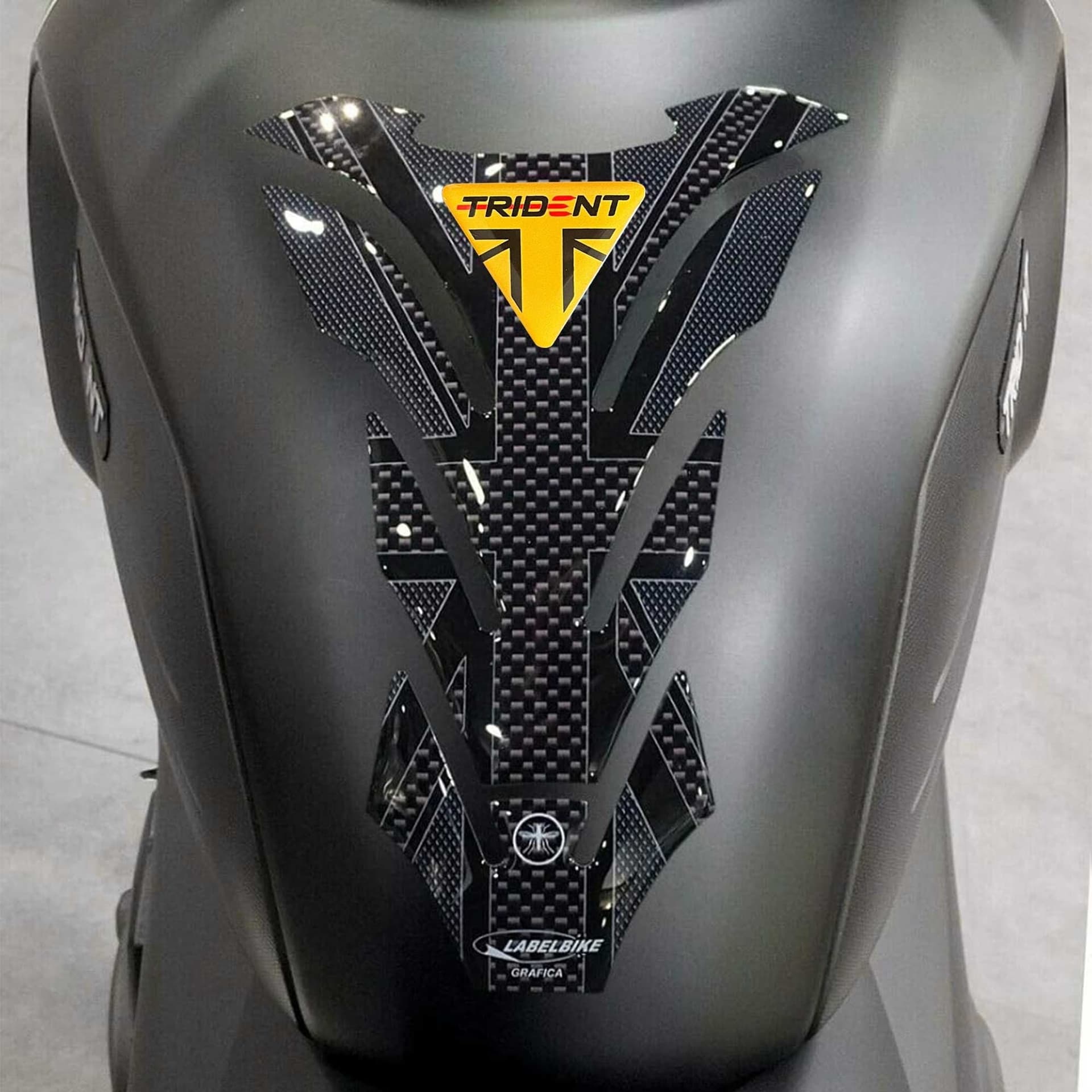 Paraserbatoio in resina 3D per moto compatibile con Triumph Trident 660 2021-24 in Paraserbatoio LabelBike - Bibbiano, commercioVirtuoso.it