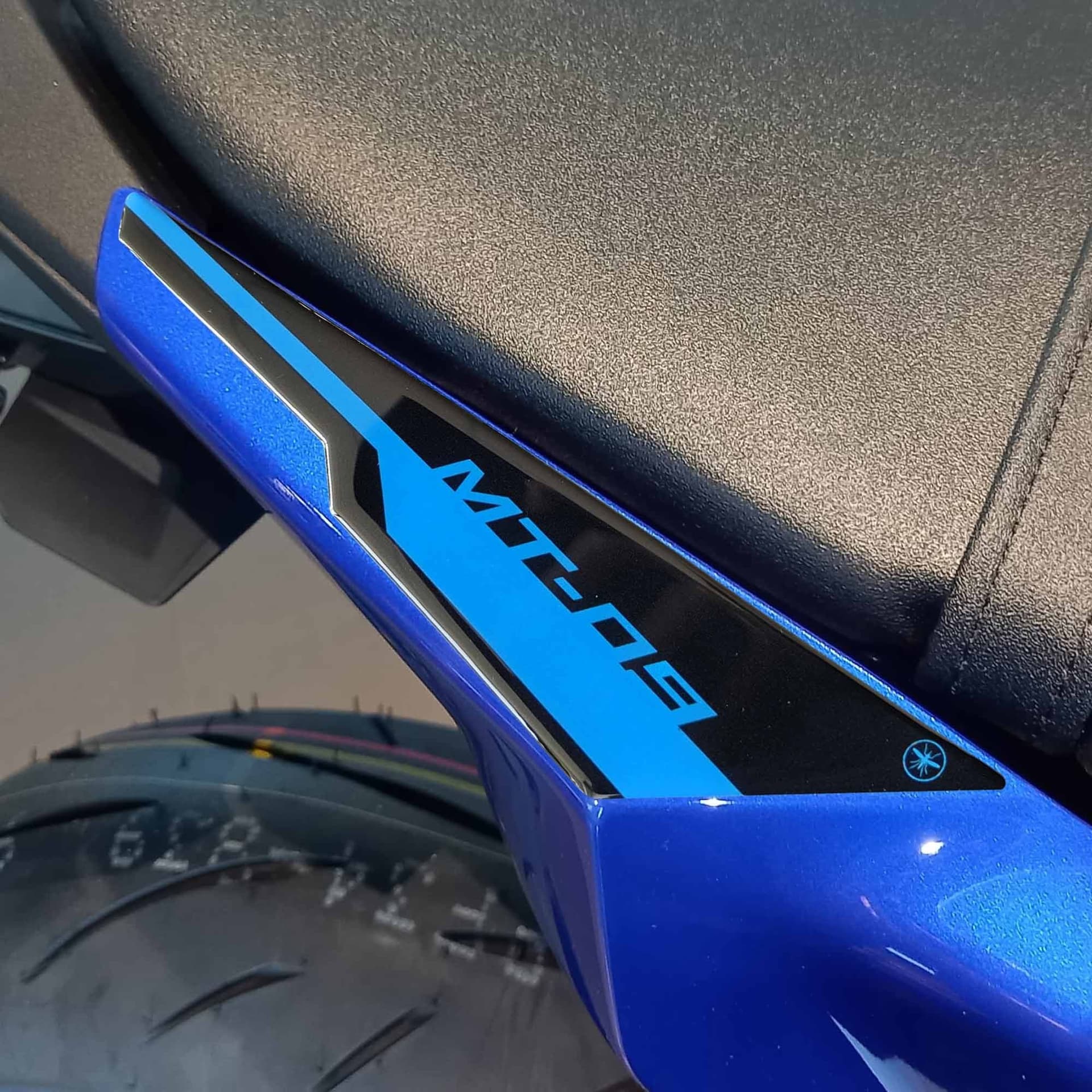 Adesivo 3D Protezione codino posteriore compatibile con Yamaha MT-09 2024-2025 in Decalcomanie adesivi e magneti LabelBike - Bibbiano, commercioVirtuoso.it