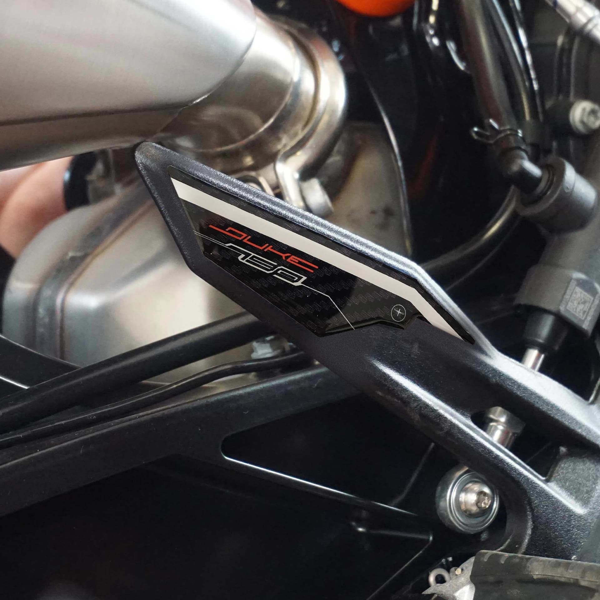 Adesivi resina Gel 3D battitacco moto compatibili con KTM 790 Duke 2018-2025 in Decalcomanie adesivi e magneti LabelBike - Bibbiano, commercioVirtuoso.it