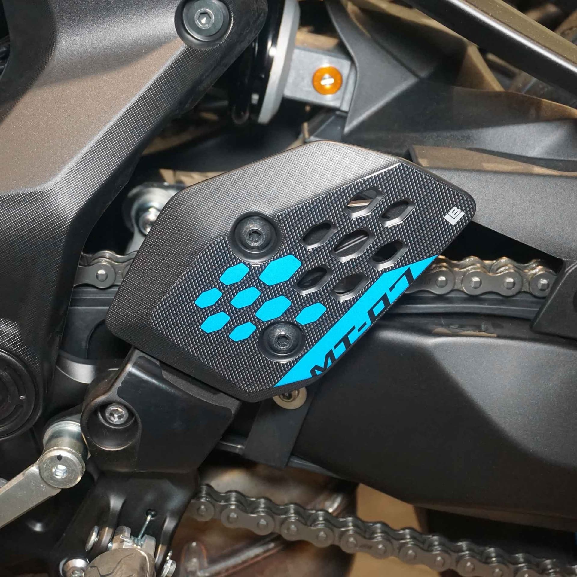 Adesivi 3D Protezioni Battitacco poggiapiedi compatibili con Yamaha MT-07 2025 in Decalcomanie adesivi e magneti LabelBike - Bibbiano, commercioVirtuoso.it