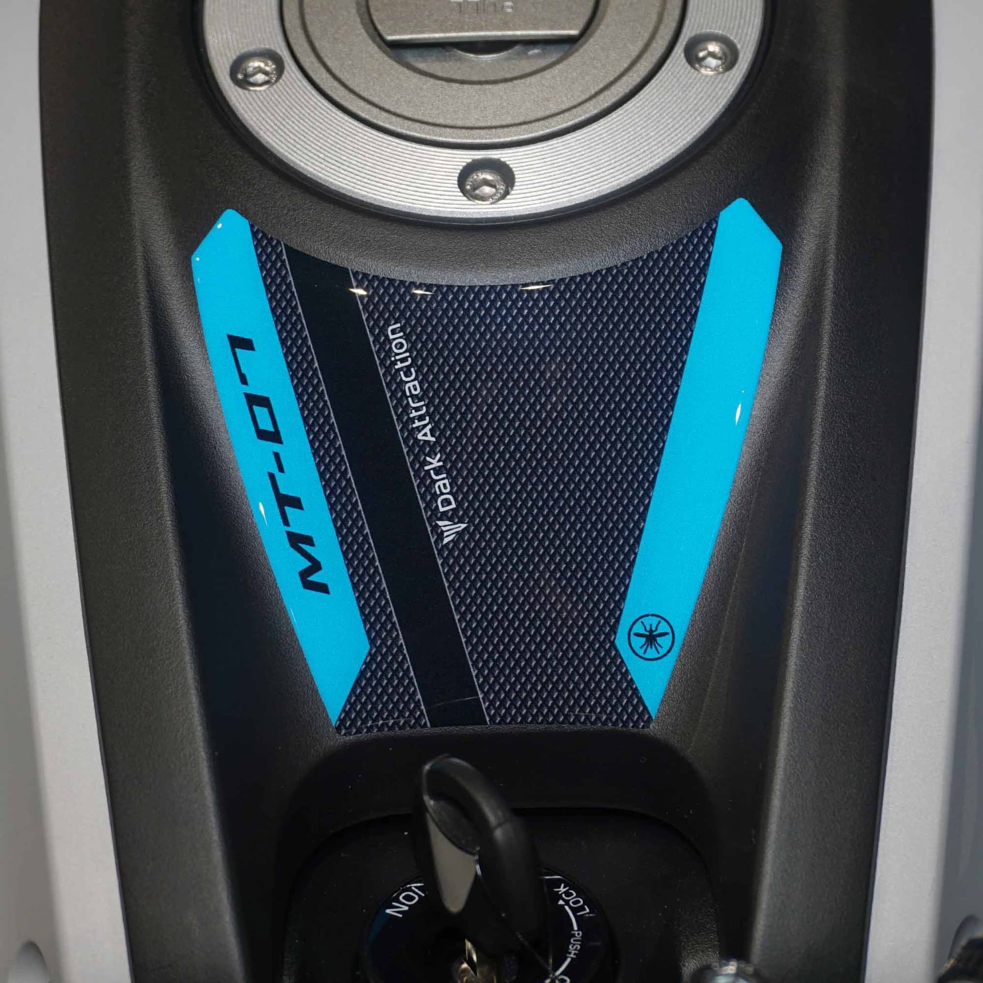 Adesivo 3D Protezione Chiave accensione moto compatibile con Yamaha MT-07 2025 in Decalcomanie adesivi e magneti LabelBike - Bibbiano, commercioVirtuoso.it