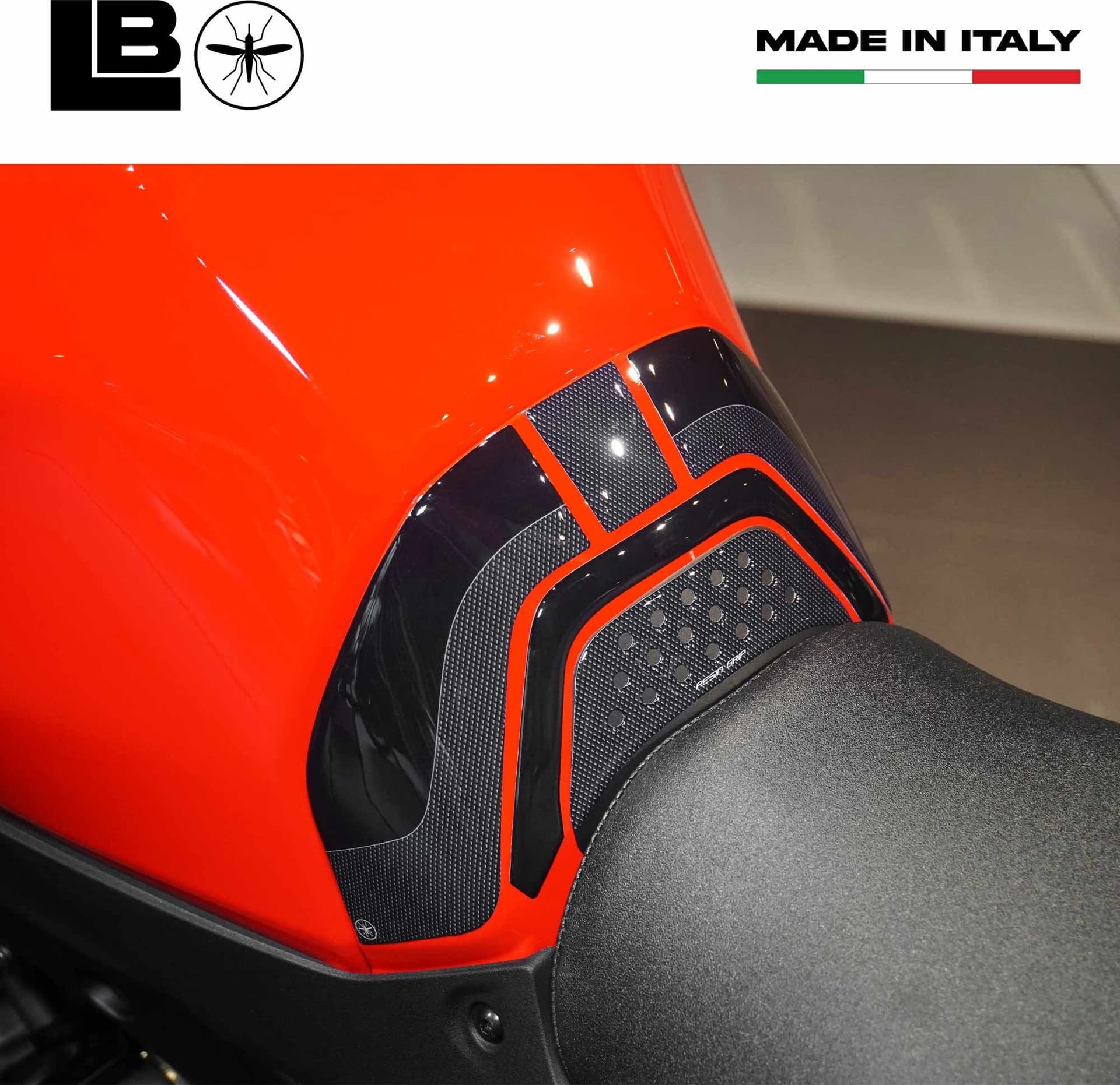 Adesivo Paraserbatoio BASSO serbatoio moto compatibile con Yamaha Tracer 9 2025 in Paraserbatoio LabelBike - Bibbiano, commercioVirtuoso.it