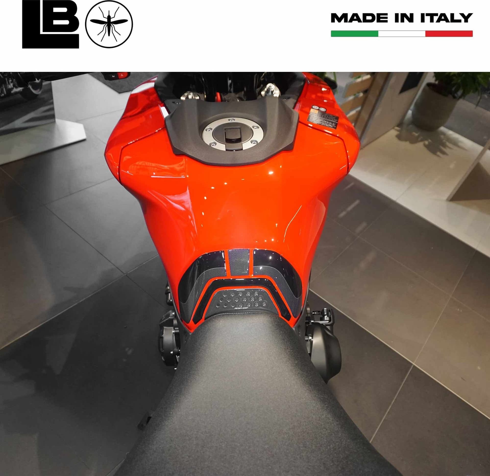 Adesivo Paraserbatoio BASSO serbatoio moto compatibile con Yamaha Tracer 9 2025 in Paraserbatoio LabelBike - Bibbiano, commercioVirtuoso.it
