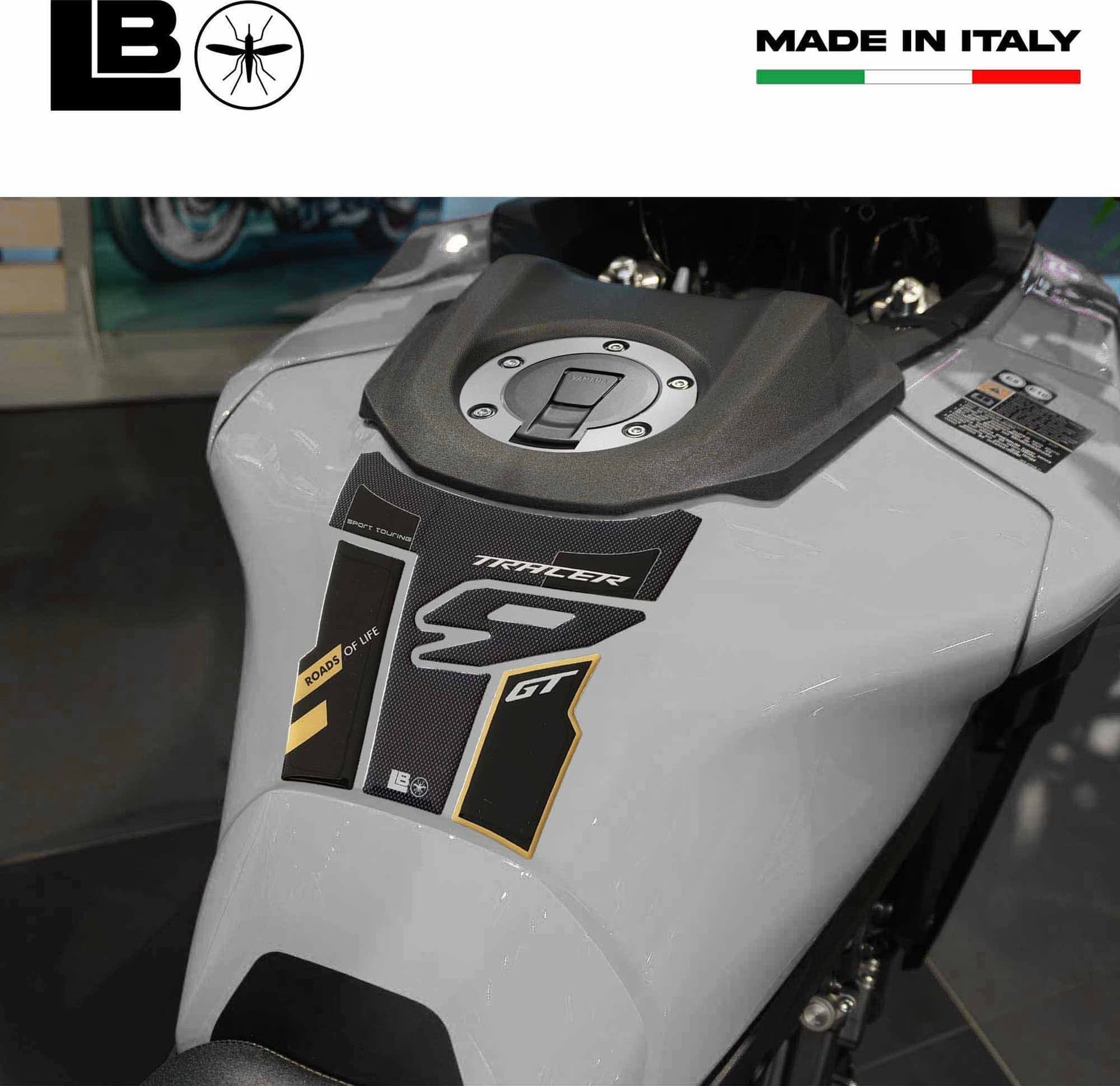 Adesivo 3D Paraserbatoio Protezione moto compatibile con Yamaha Tracer 9 GT 2025 in Decalcomanie adesivi e magneti LabelBike - Bibbiano, commercioVirtuoso.it