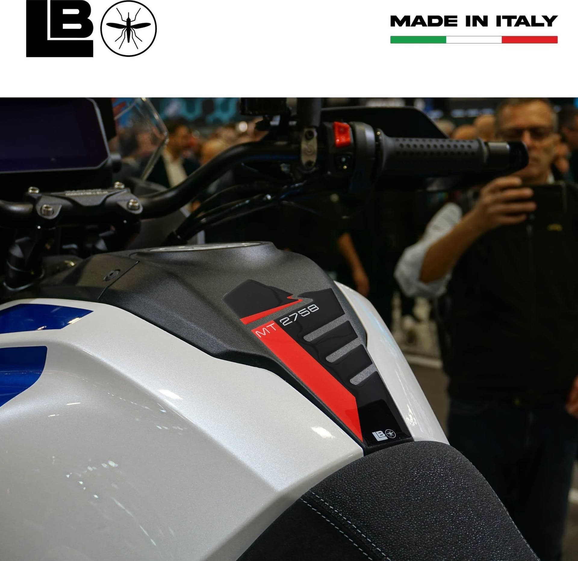 Adesivo 3D Paraserbatoio compatibile con Moto Guzzi Stelvio Duecento Tributo in Decalcomanie adesivi e magneti LabelBike - Bibbiano, commercioVirtuoso.it
