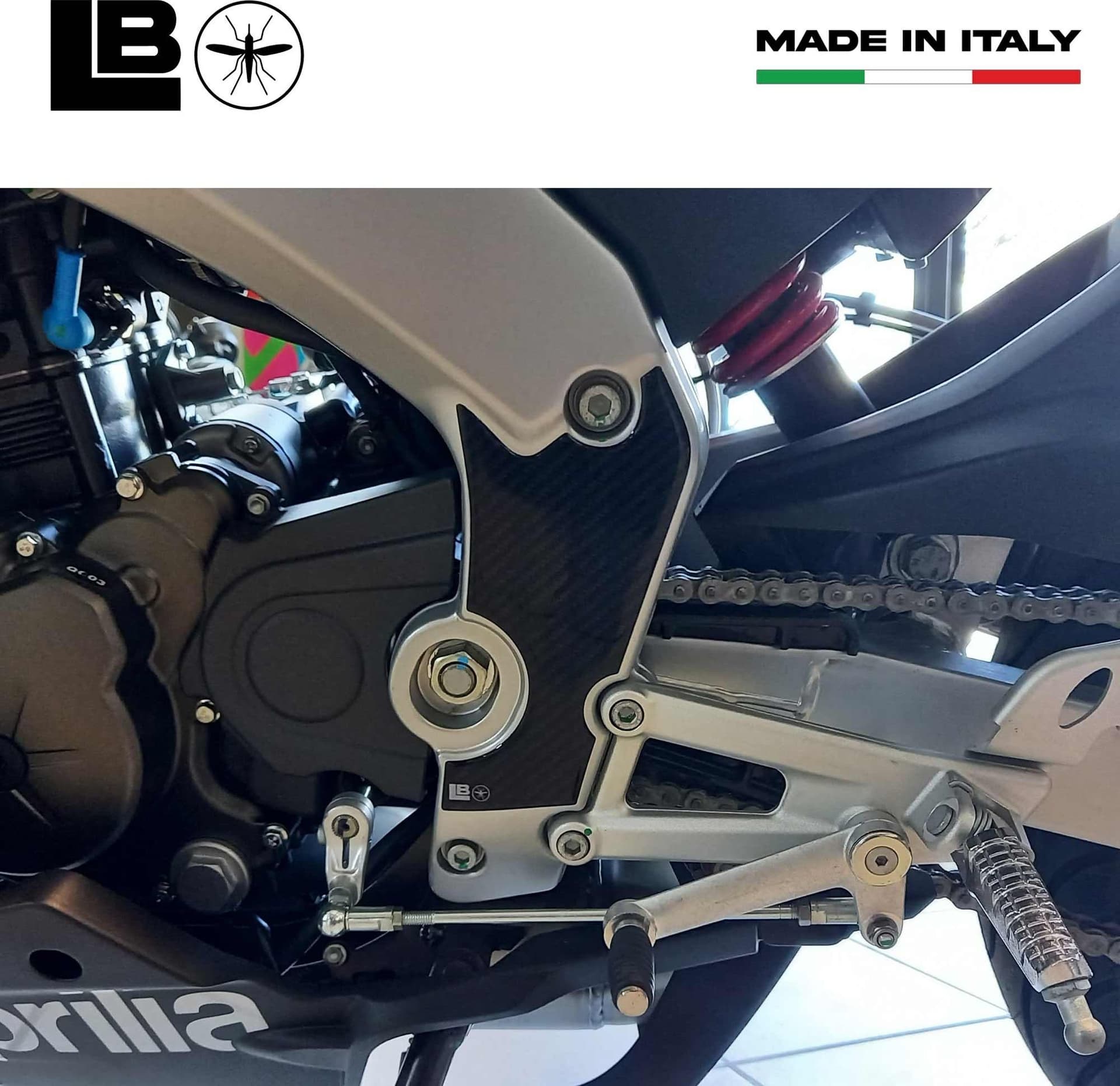 Adesivi 3D Protezioni Battitacco moto compatibili con Aprilia RS 125 2021-25 in Decalcomanie adesivi e magneti LabelBike - Bibbiano, commercioVirtuoso.it