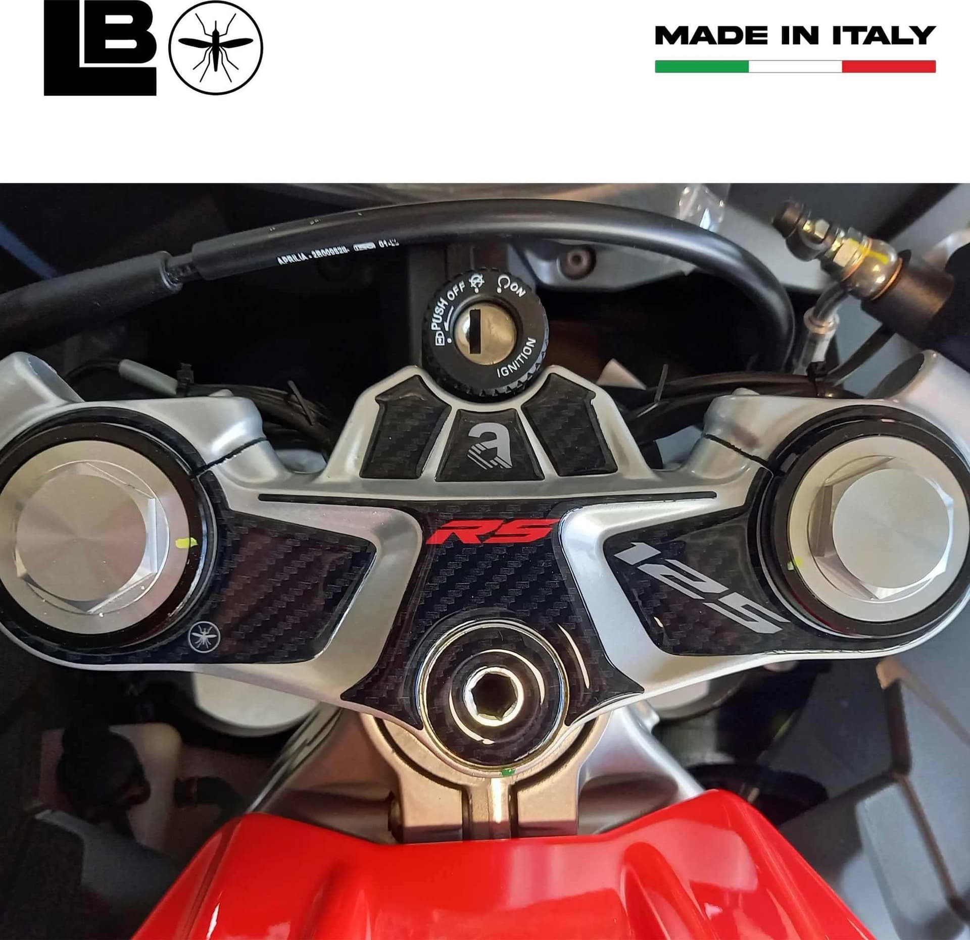 Adesivo 3D Protezione Piastra Sterzo moto compatibile con Aprilia RS 125 2021-25 in Decalcomanie adesivi e magneti LabelBike - Bibbiano, commercioVirtuoso.it