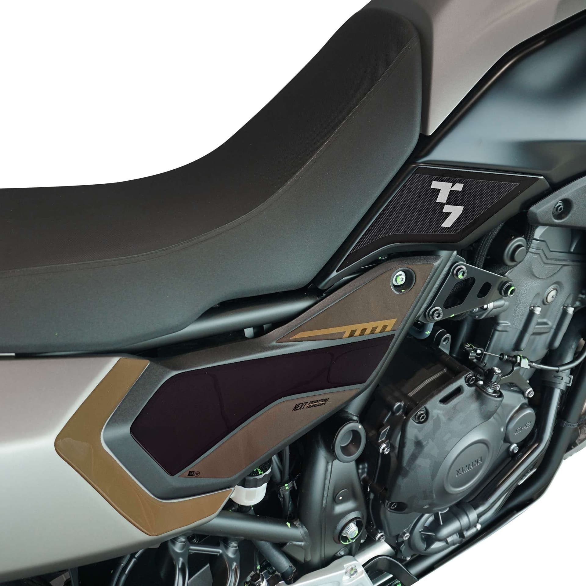 Adesivi 3D Protezioni Laterali Serbatoio compatibili con Yamaha Tenere 700 2025 in Decalcomanie adesivi e magneti LabelBike - Bibbiano, commercioVirtuoso.it