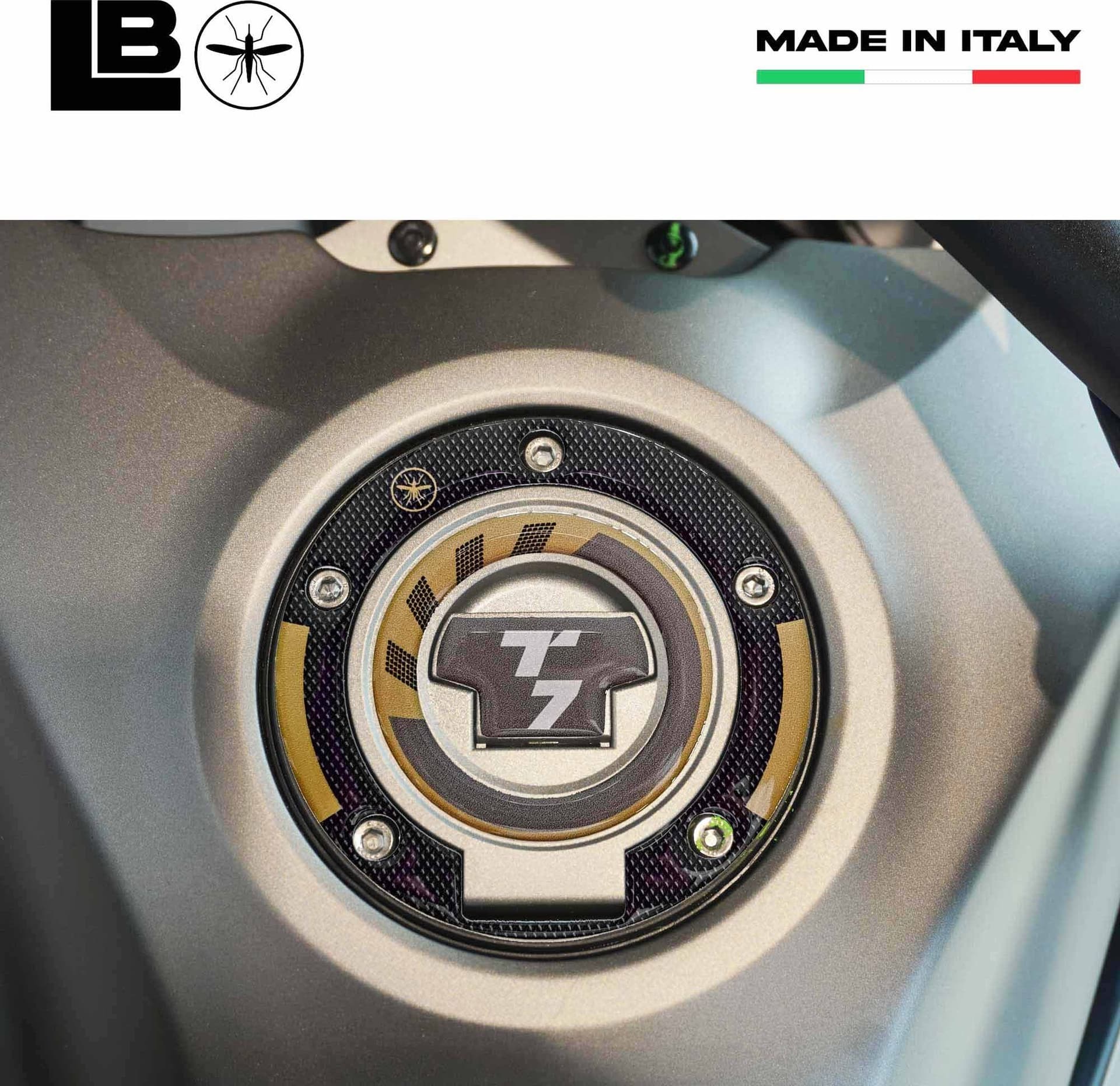 Adesivo Protezione Tappo serbatoio moto compatibile con Yamaha Tenere 700 2025 in Decalcomanie adesivi e magneti LabelBike - Bibbiano, commercioVirtuoso.it