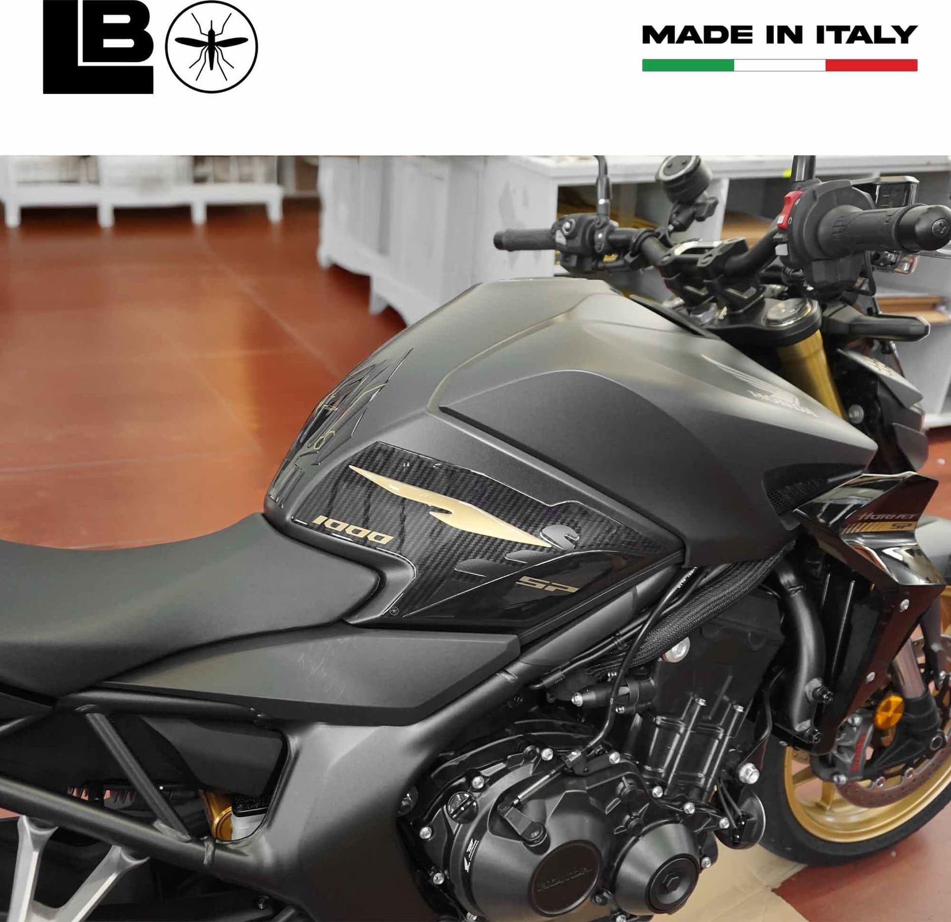 Adesivi 3D Protezioni Laterali Serbatoio compatibili con Honda Hornet 1000 2025 in Decalcomanie adesivi e magneti LabelBike - Bibbiano, commercioVirtuoso.it
